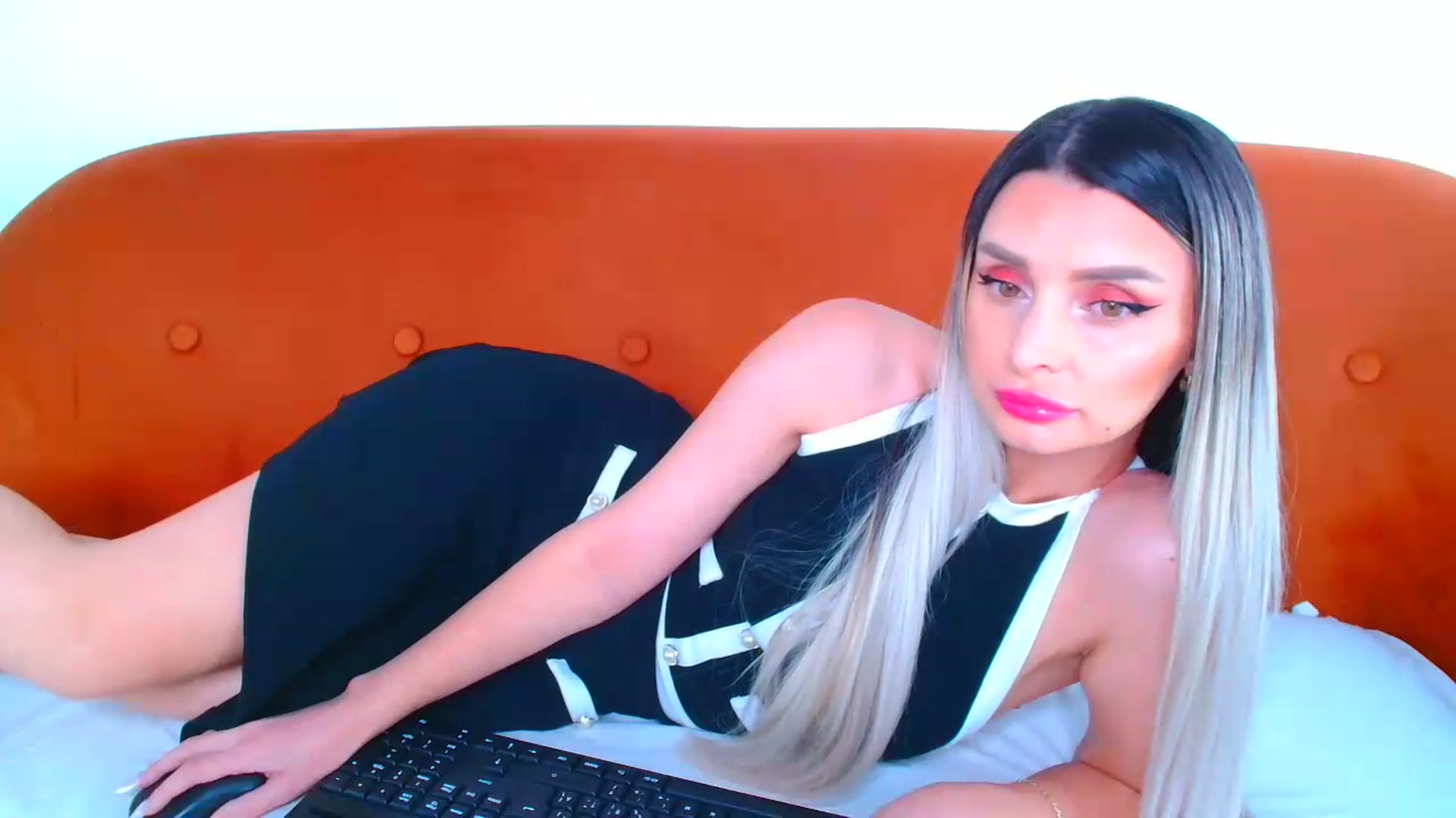 Gallery image thumbnail from GoddessKiarra's myfreecams stream on, 08/17/2026, 20:14 image 12 of 20