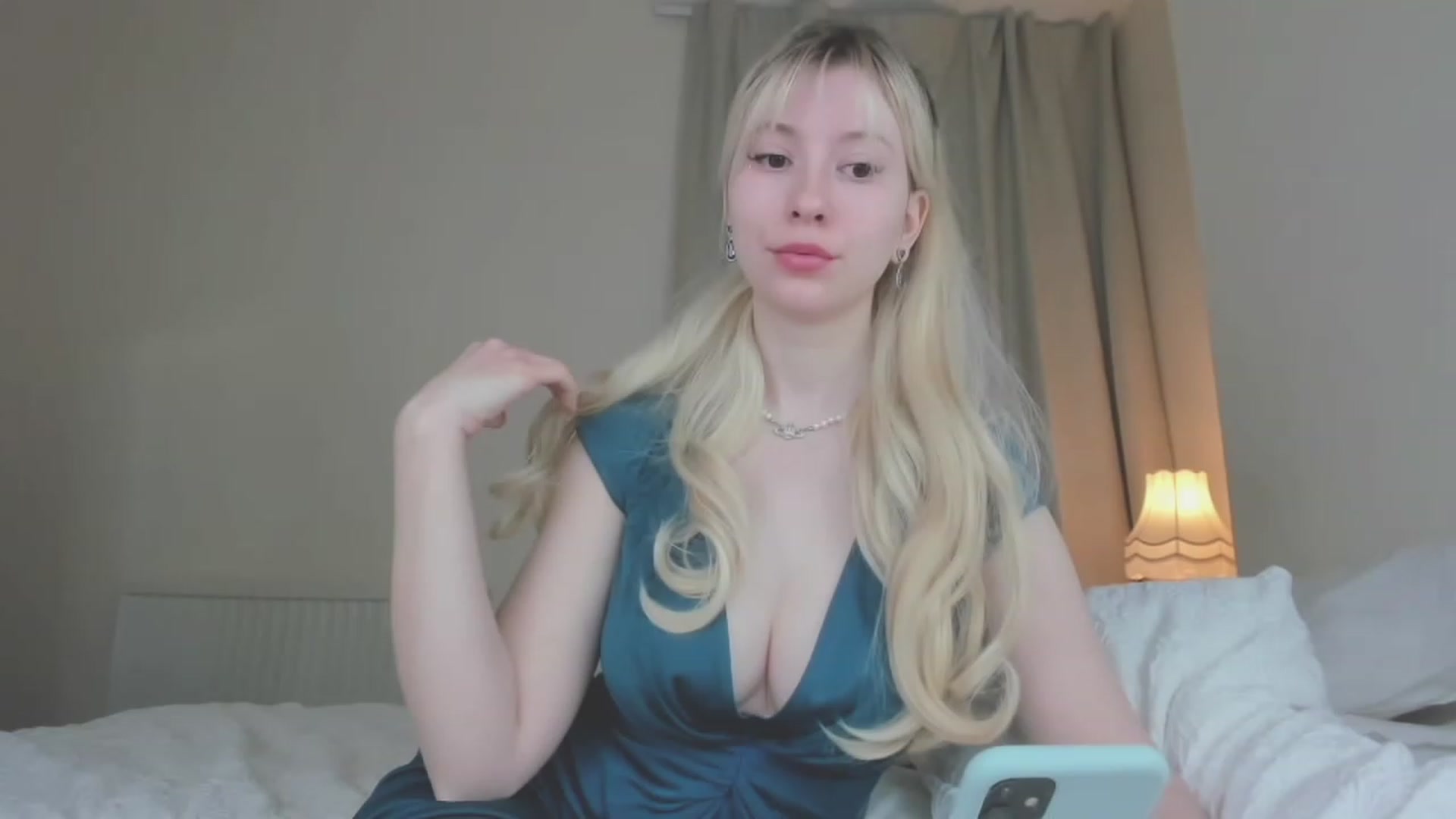 Gallery image thumbnail from GoddessLuella's myfreecams stream on, 11/17/2022, 08:30 image 1 of 20