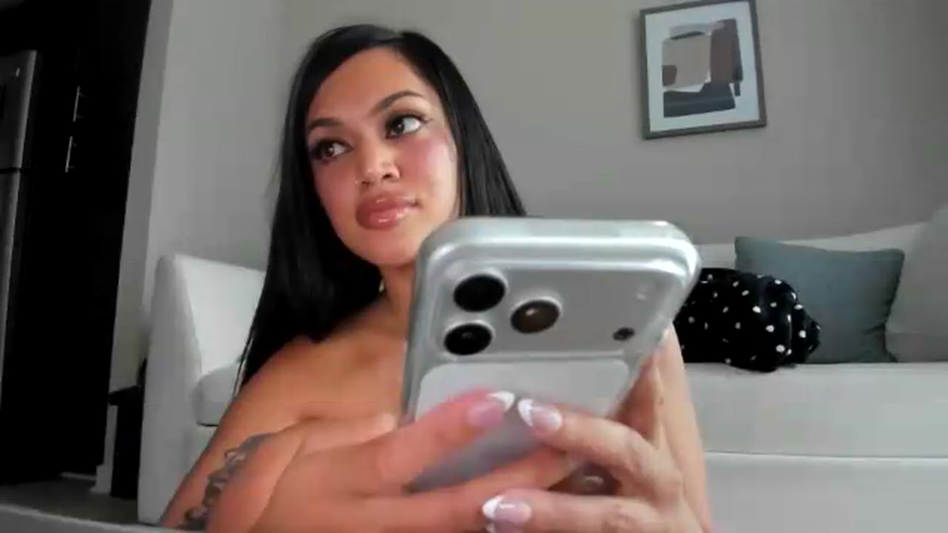 Gallery image thumbnail from GoddessToshi's myfreecams stream on, 07/08/2026, 23:05 image 4 of 20