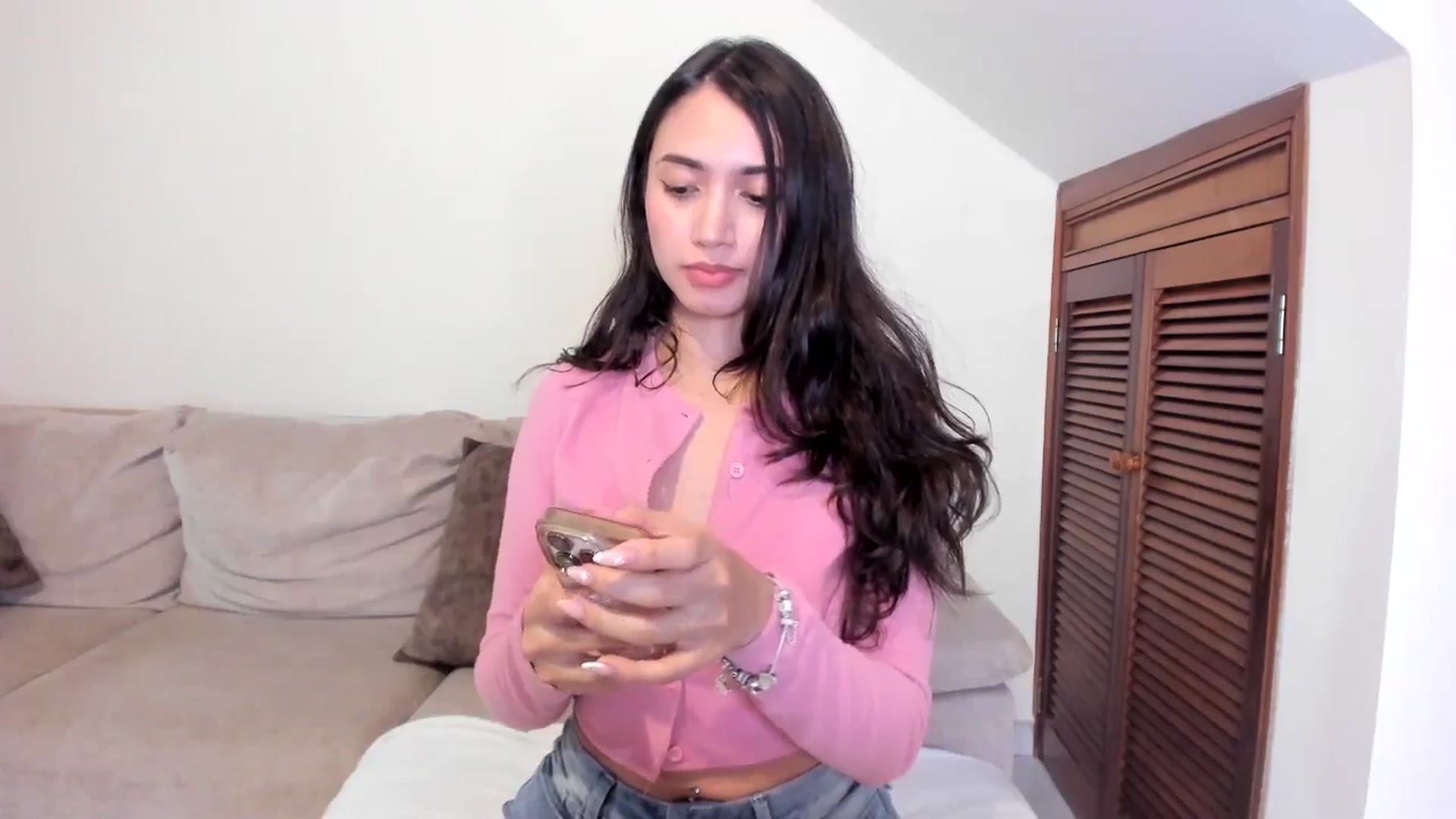 Gallery image thumbnail from GoddessVenus_'s myfreecams stream on, 03/04/2026, 24:18 image 19 of 20