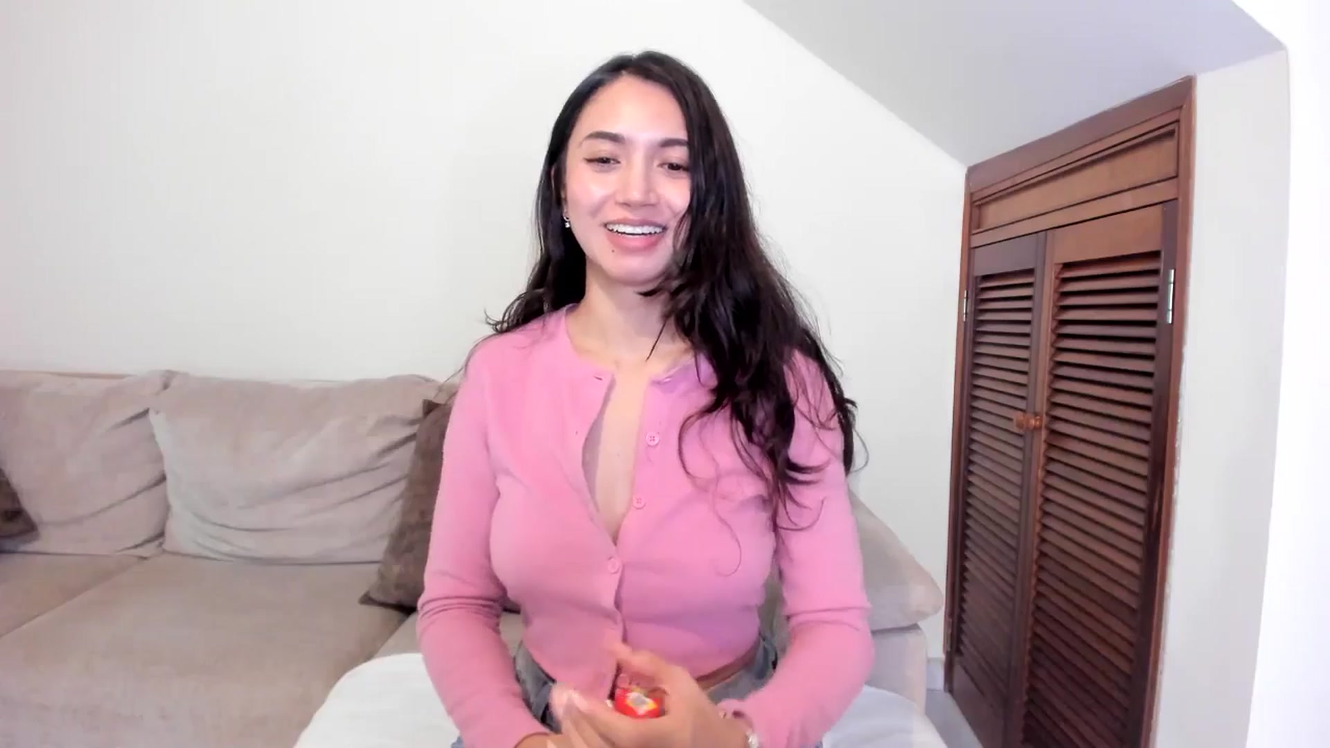 Gallery image thumbnail from GoddessVenus_'s myfreecams stream on, 03/04/2026, 24:18 image 18 of 20