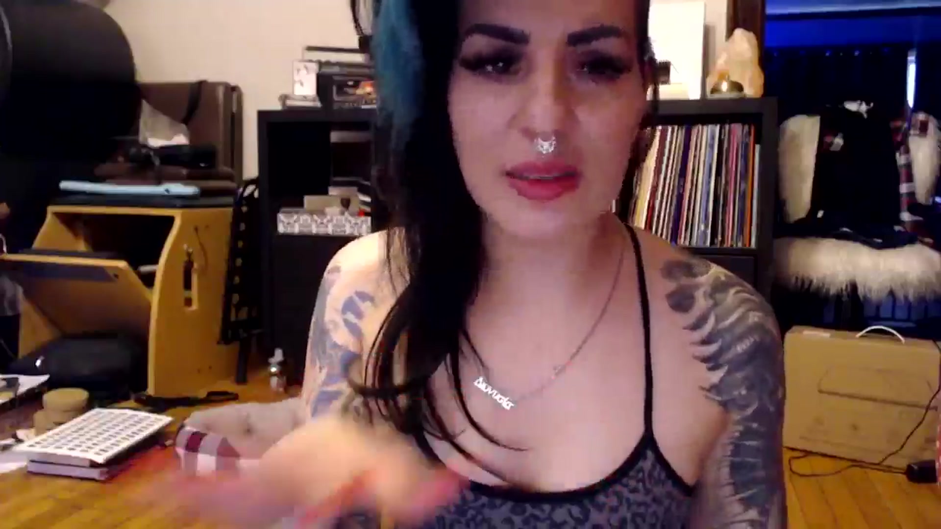 Gallery image thumbnail from Goddess_Dee's myfreecams stream on, 04/03/2026, 24:18 image 14 of 20