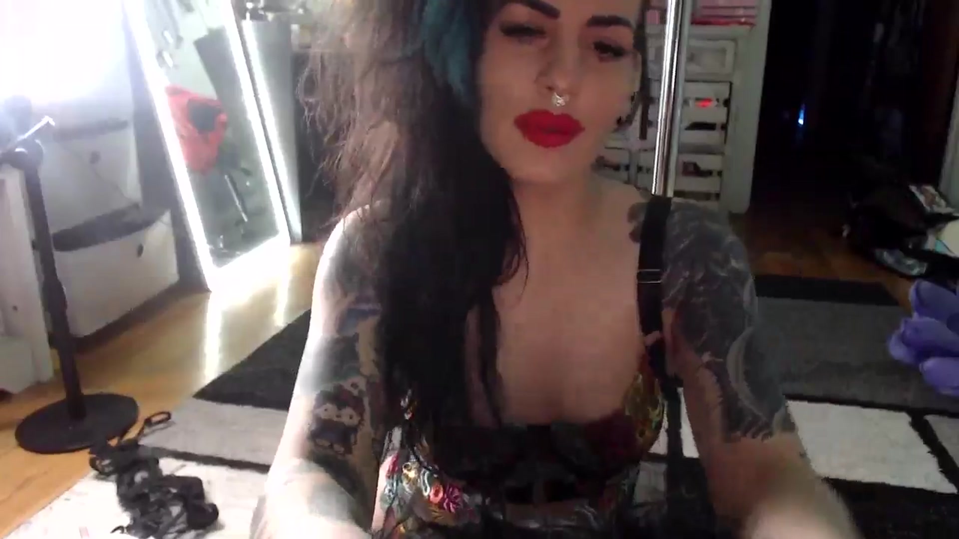 Gallery image thumbnail from Goddess_Dee's myfreecams stream on, 04/29/2026, 03:42 image 17 of 20