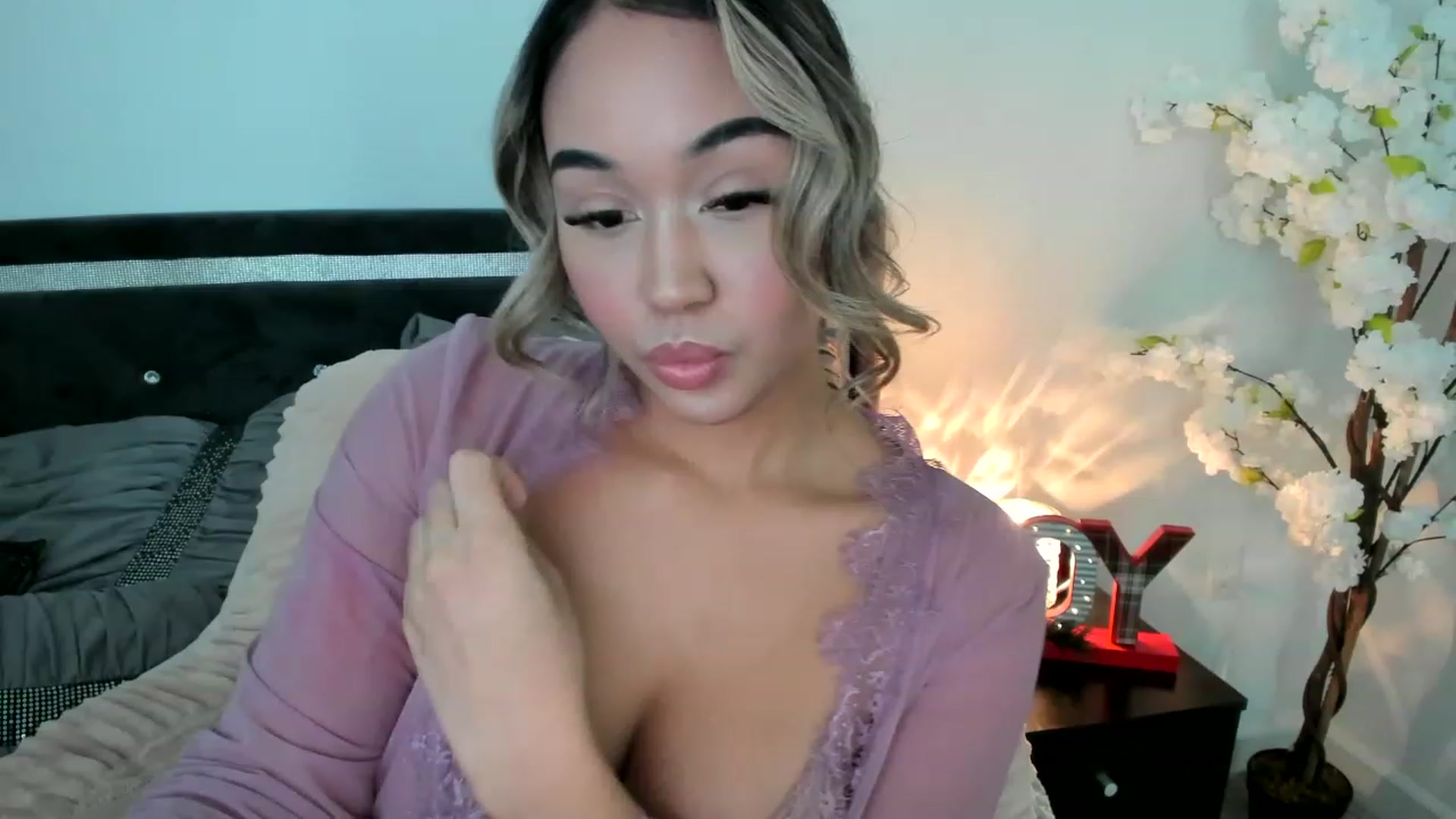 Gallery image thumbnail from Goddess_Jaz's myfreecams stream on, 12/10/2022, 19:24 image 3 of 20