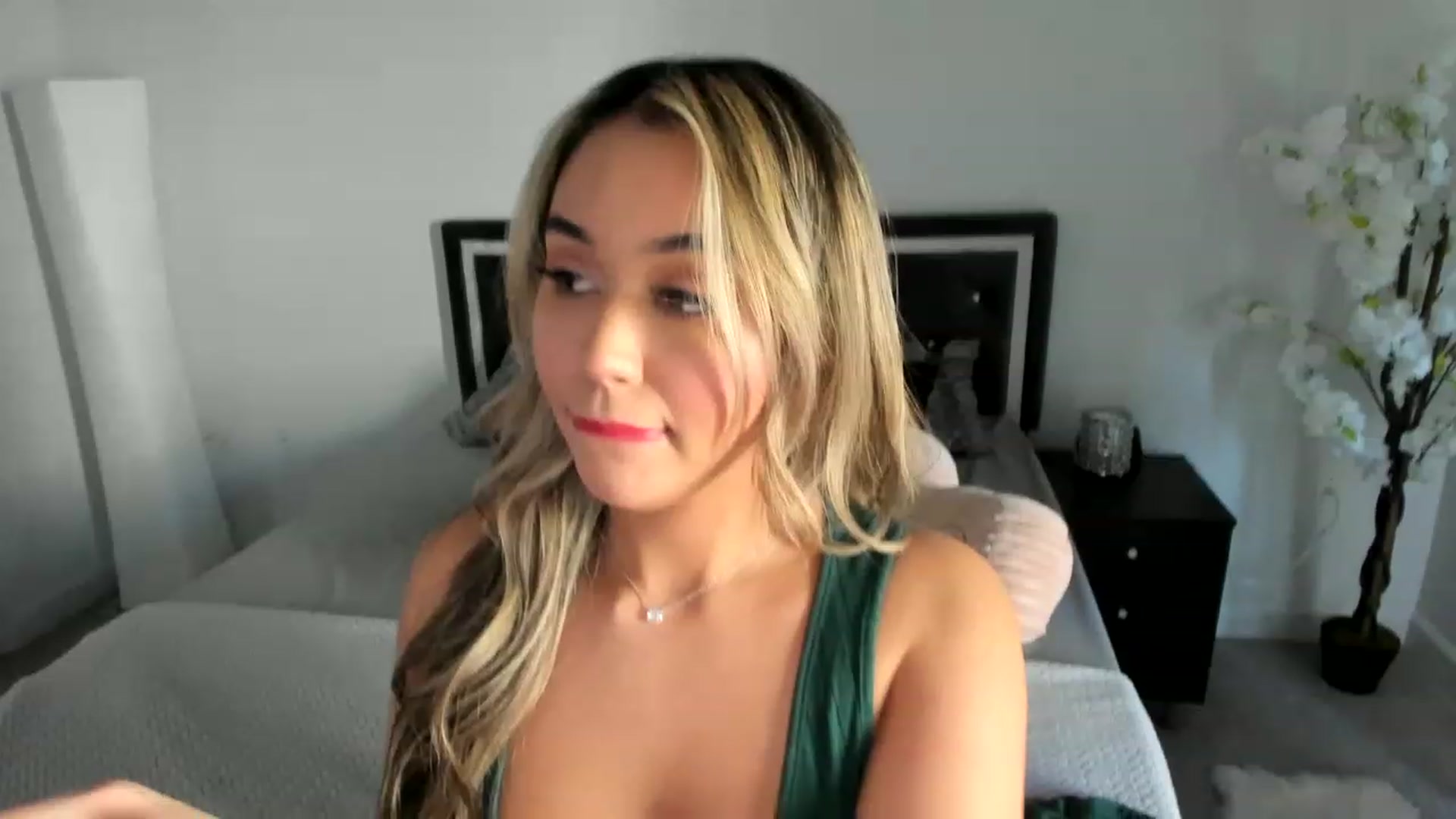 Gallery image thumbnail from Goddess_Jaz's myfreecams stream on, 02/07/2023, 21:50 image 7 of 20