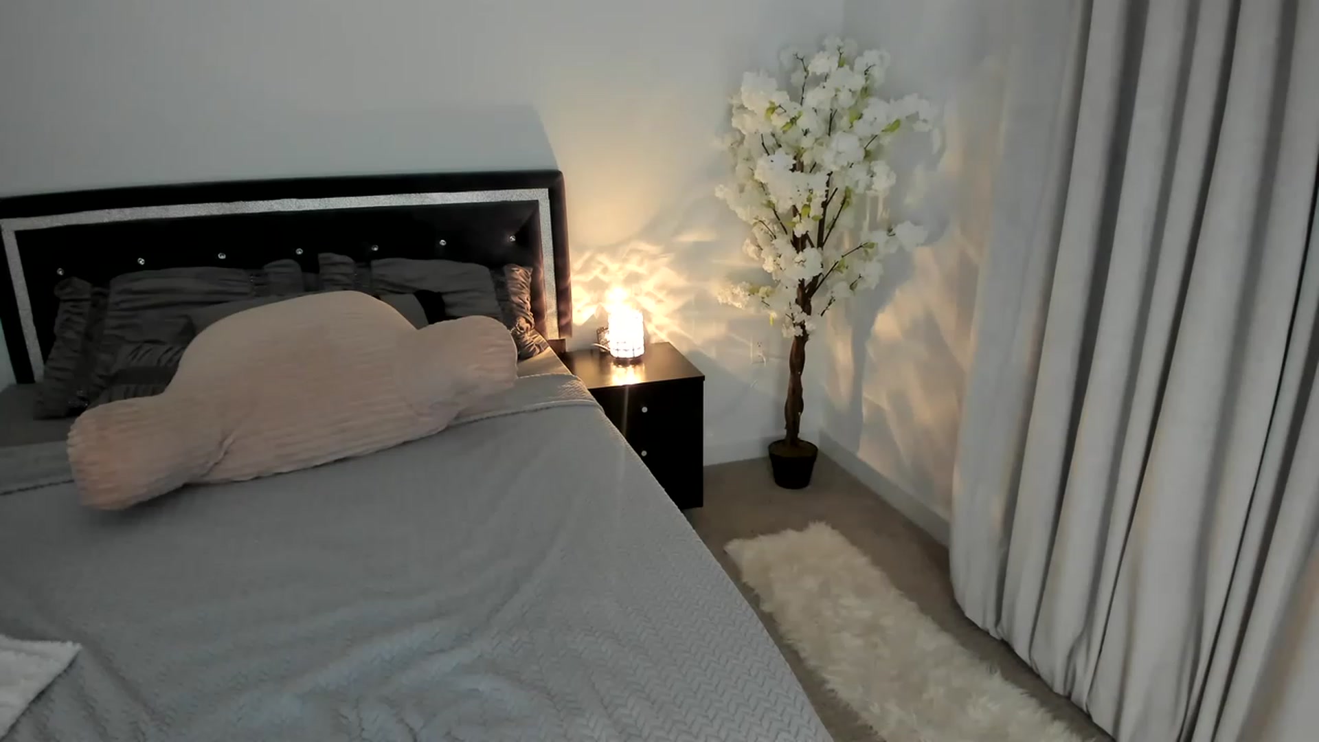 Gallery image thumbnail from Goddess_Jaz's myfreecams stream on, 04/03/2023, 07:27 image 1 of 20