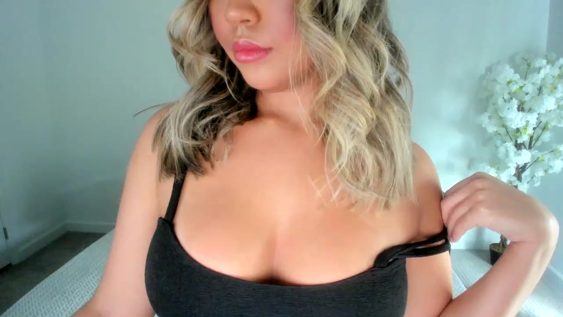 Gallery image thumbnail from Goddess_Jaz's myfreecams stream on, 06/08/2023, 24:30 image 2 of 20