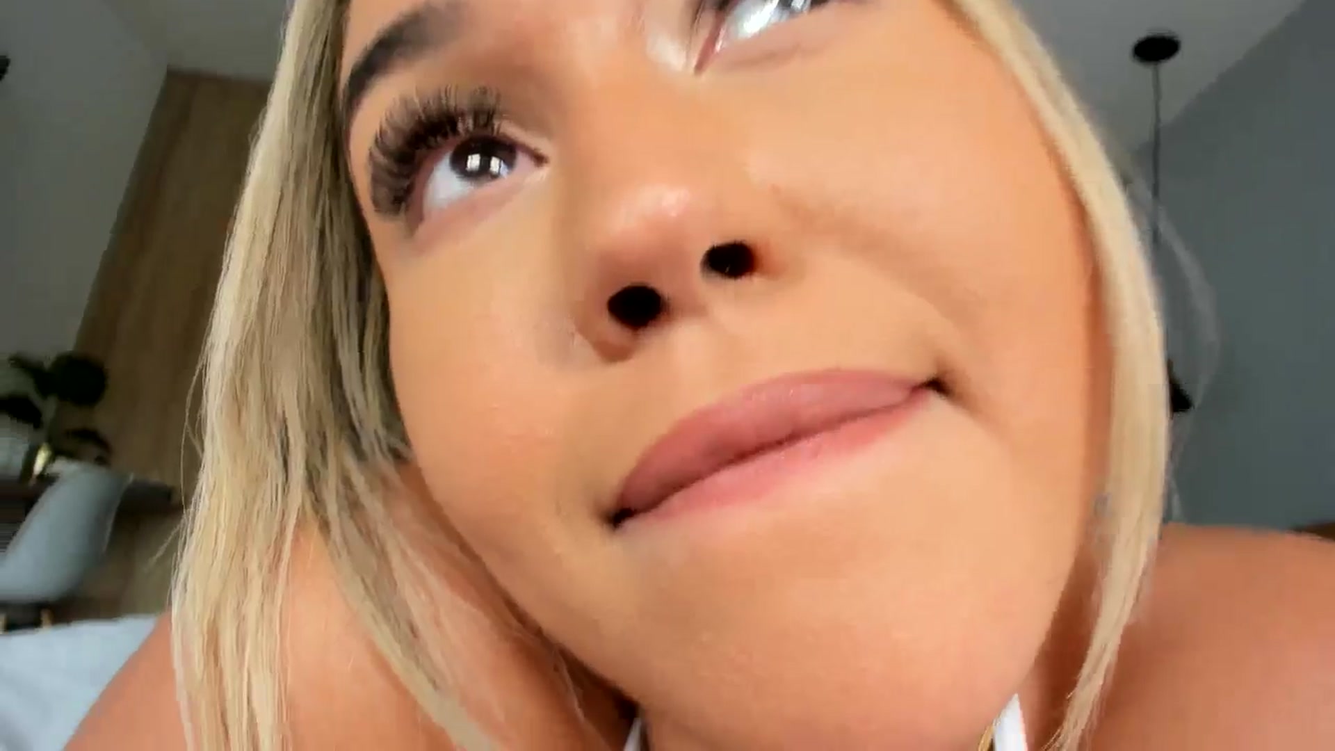 Gallery image thumbnail from Goddess_Jaz's myfreecams stream on, 06/22/2024, 21:41 image 16 of 20