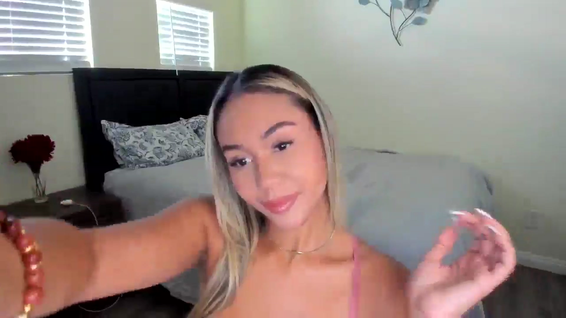 Gallery image thumbnail from Goddess_Jaz's myfreecams stream on, 08/31/2024, 01:01 image 4 of 20