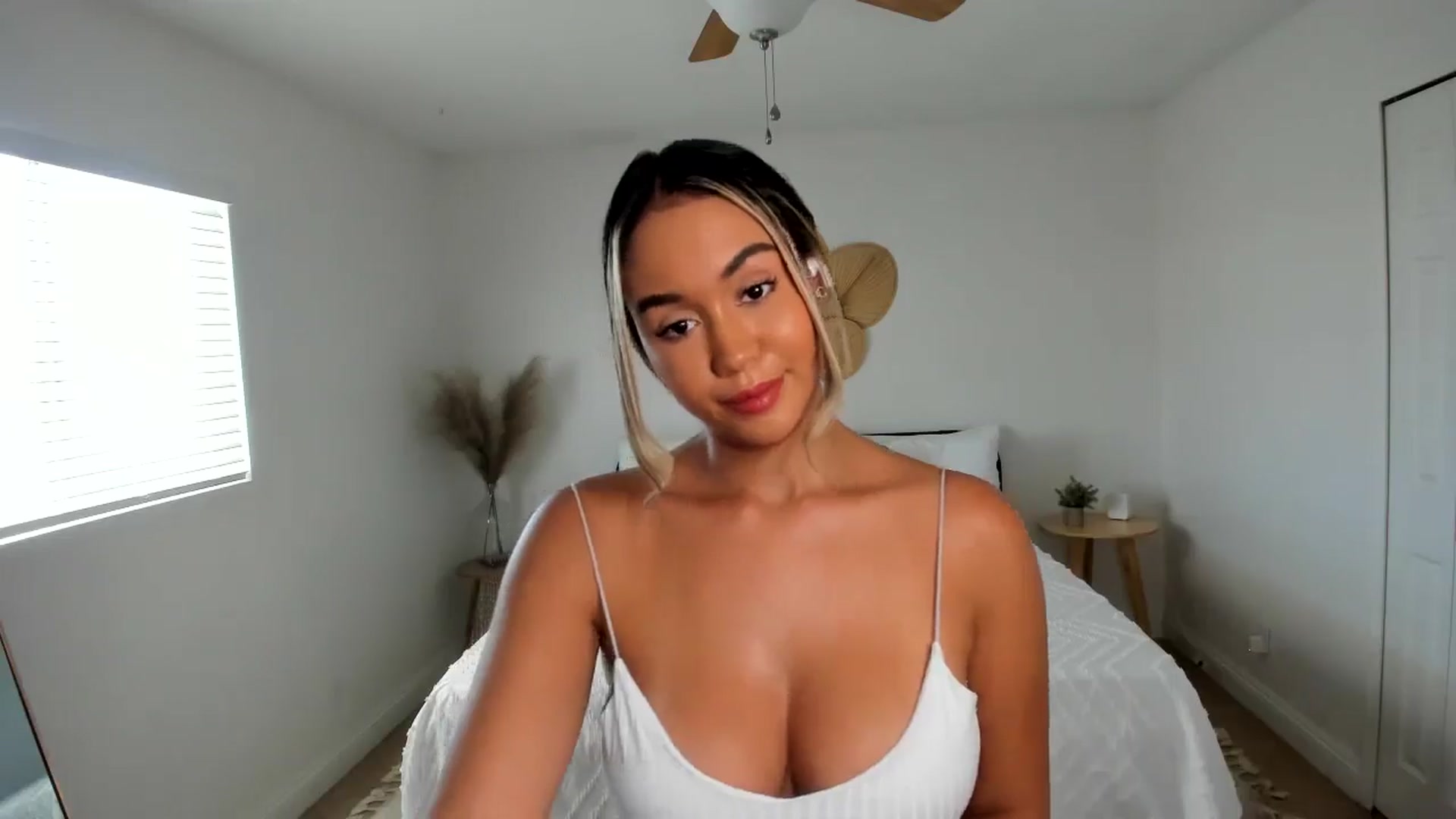 Gallery image thumbnail from Goddess_Jaz's myfreecams stream on, 09/22/2024, 21:41 image 12 of 20