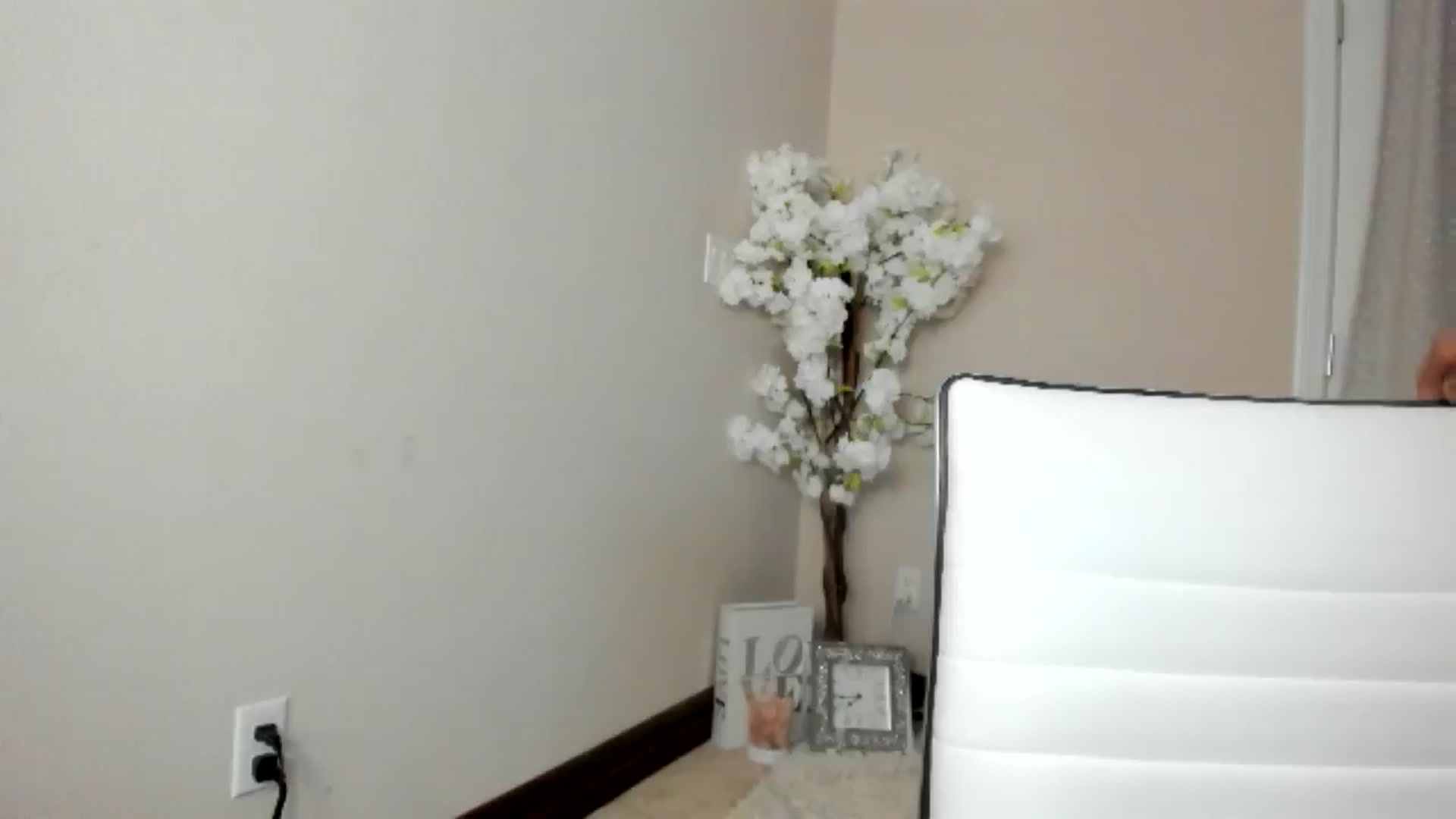 Gallery image thumbnail from Goddess_Jaz's myfreecams stream on, 10/21/2024, 24:43 image 6 of 20