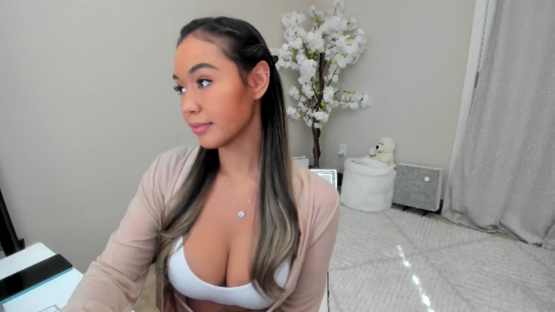 Gallery image thumbnail from Goddess_Jaz's myfreecams stream on, 11/04/2024, 17:14 image 19 of 20