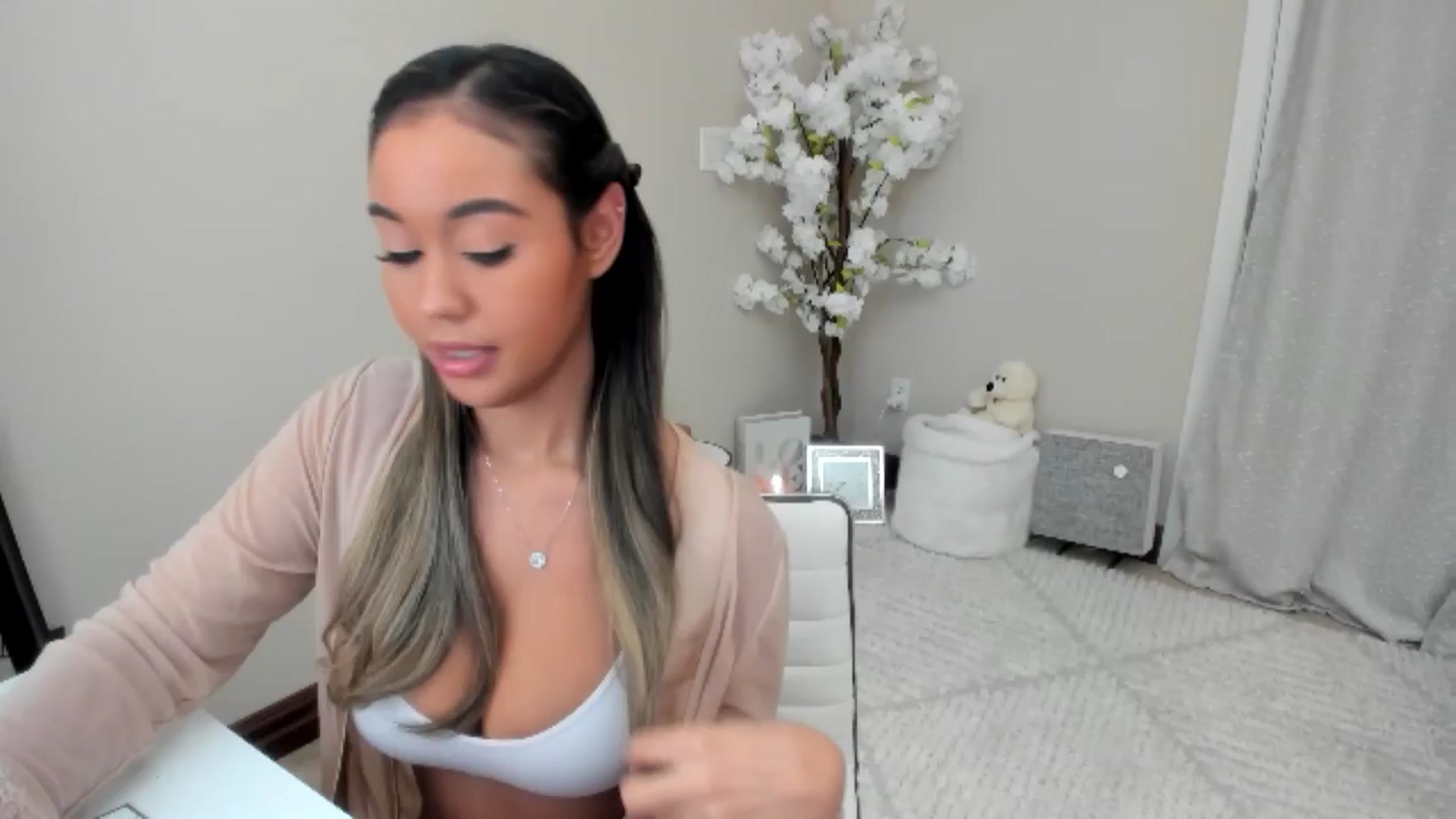 Gallery image thumbnail from Goddess_Jaz's myfreecams stream on, 11/04/2024, 17:14 image 10 of 20