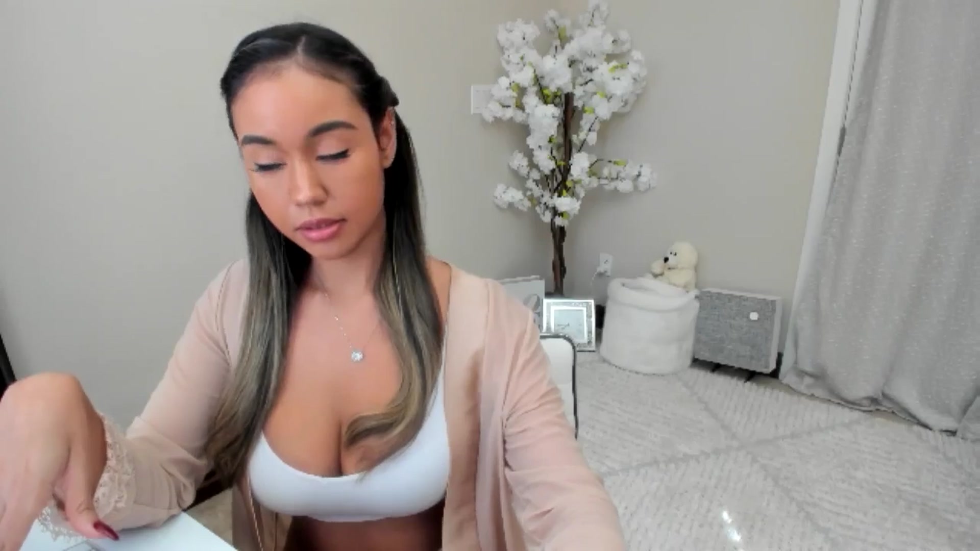 Gallery image thumbnail from Goddess_Jaz's myfreecams stream on, 11/04/2024, 17:14 image 14 of 20