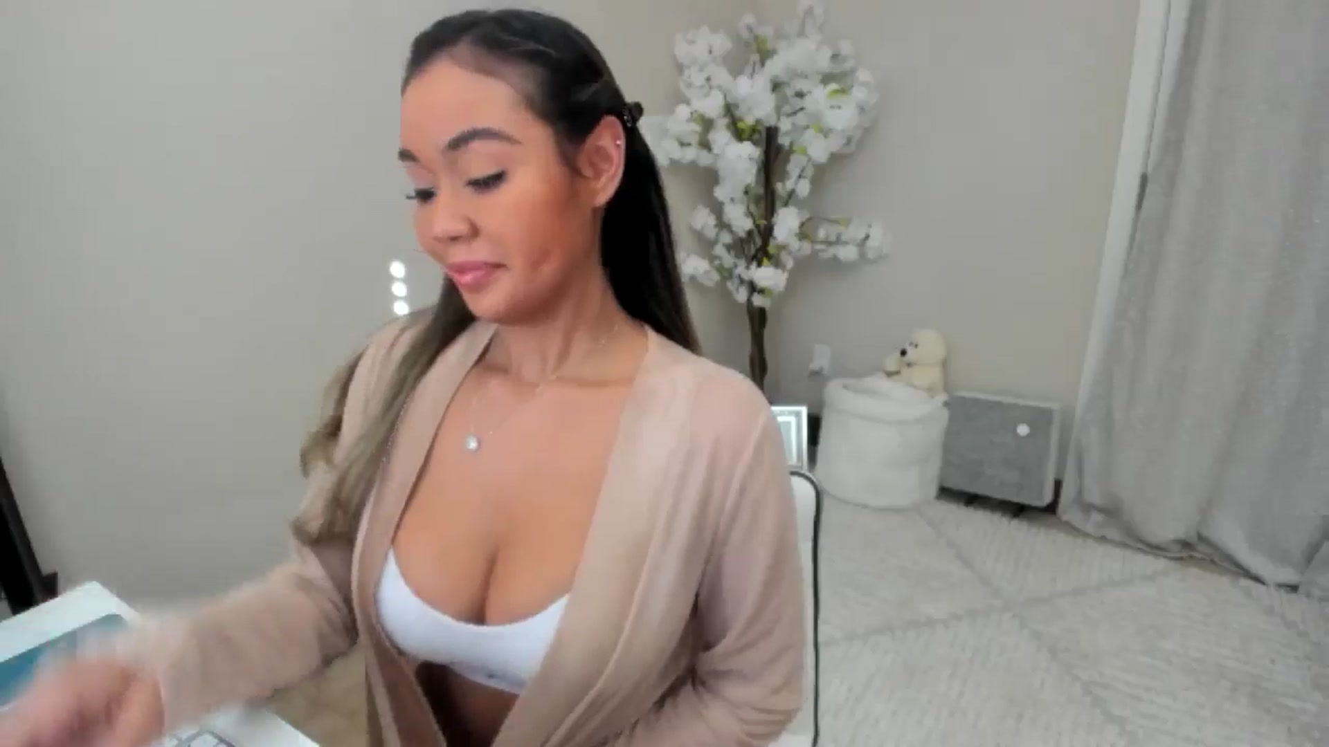 Gallery image thumbnail from Goddess_Jaz's myfreecams stream on, 11/04/2024, 17:14 image 3 of 20