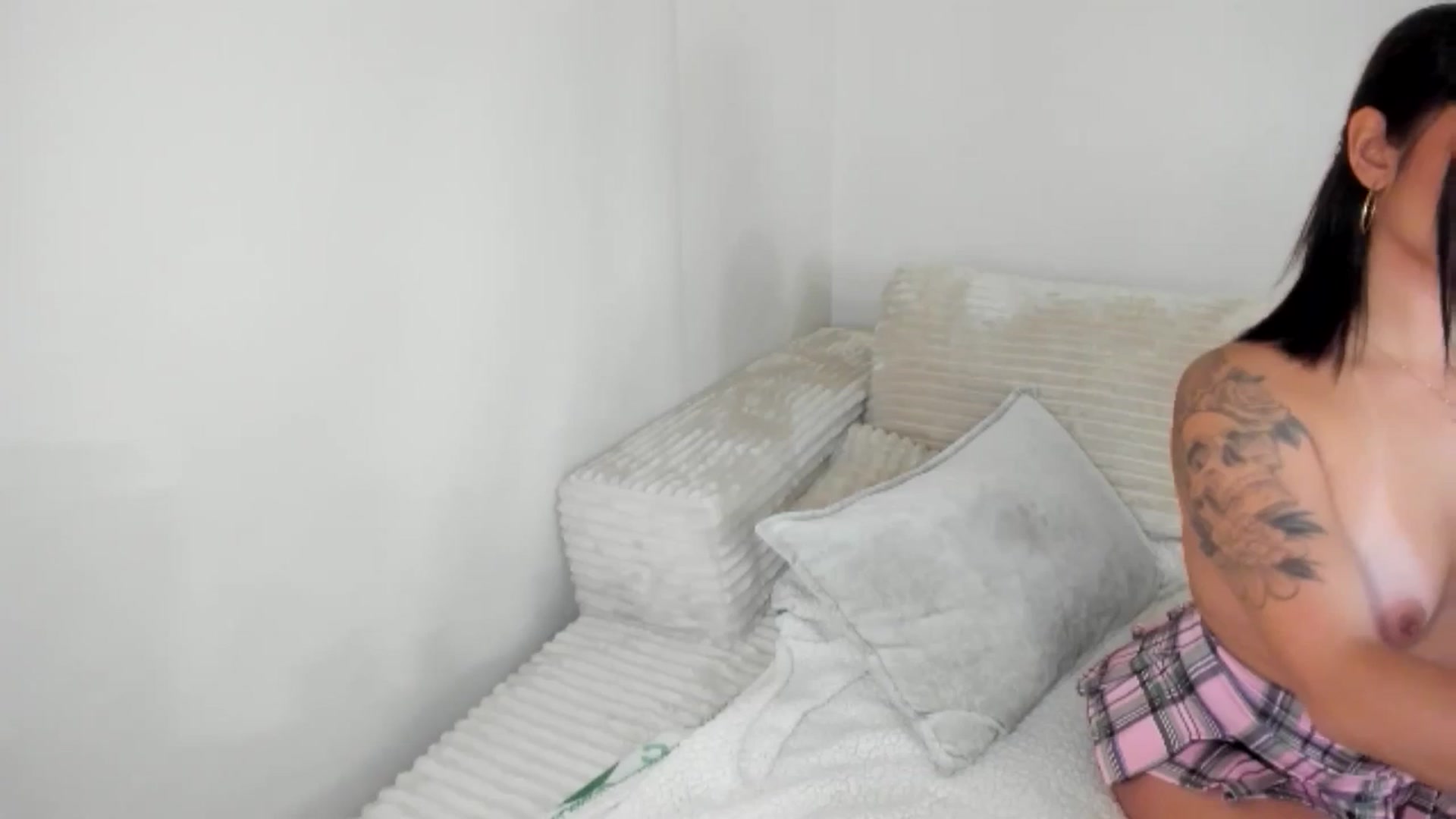 Gallery image thumbnail from Goddess_Jaz's myfreecams stream on, 04/20/2025, 05:25 image 7 of 20