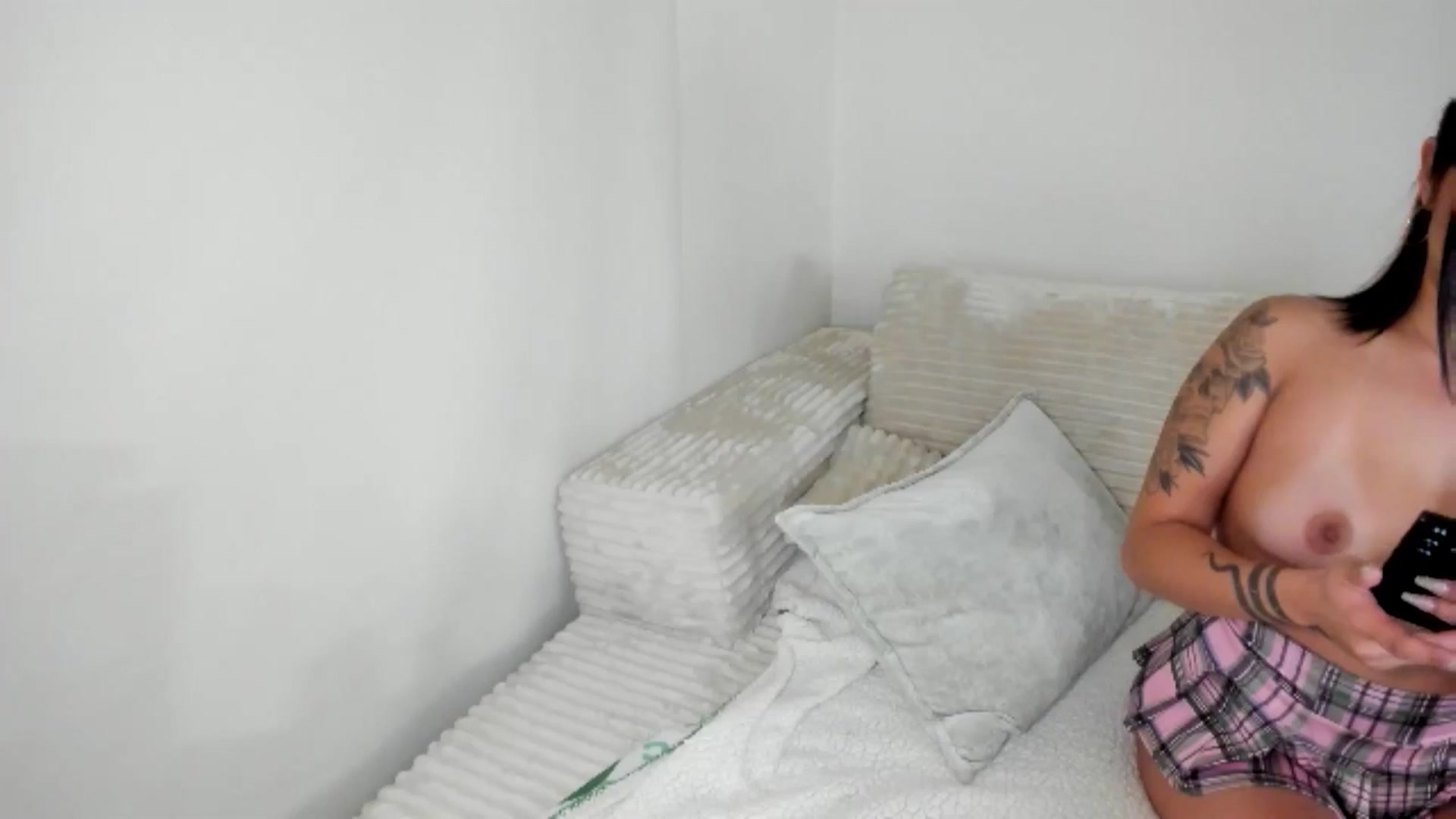 Gallery image thumbnail from Goddess_Jaz's myfreecams stream on, 04/20/2025, 05:25 image 10 of 20