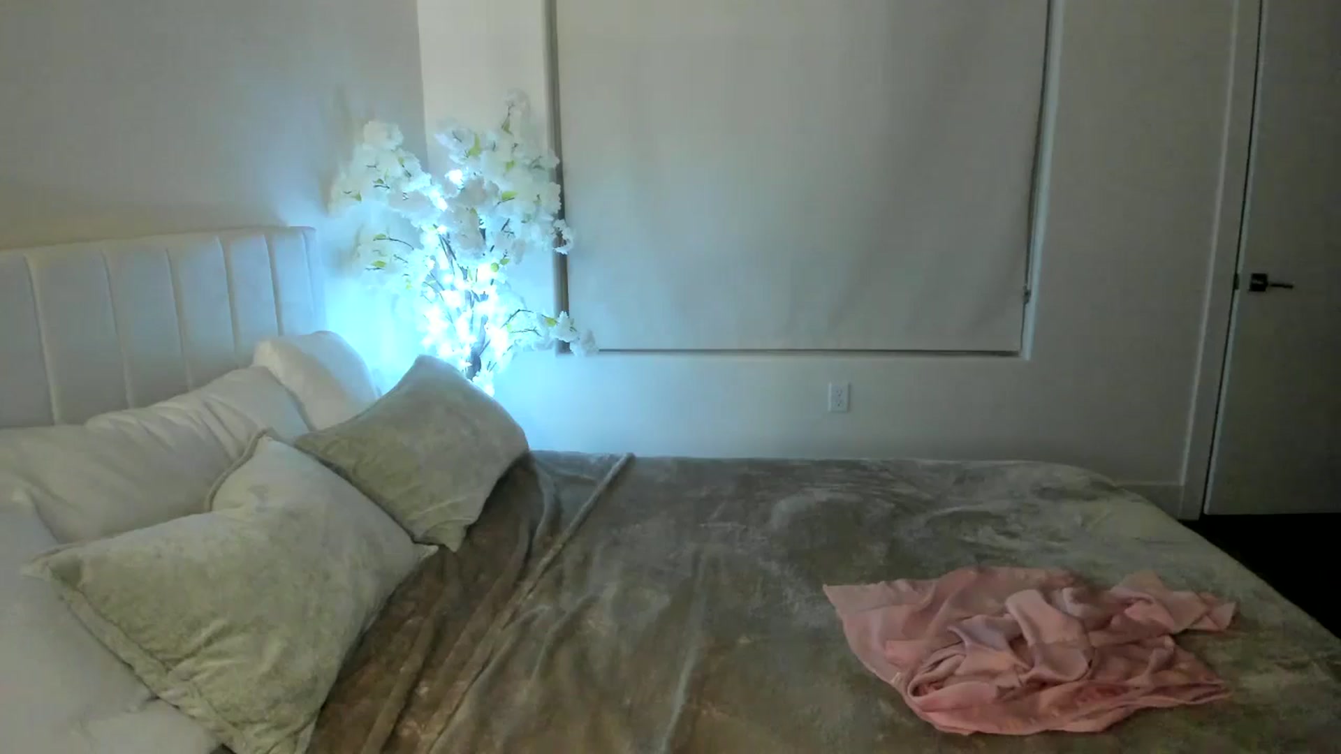 Gallery image thumbnail from Goddess_Jaz's myfreecams stream on, 05/04/2025, 07:52 image 6 of 20