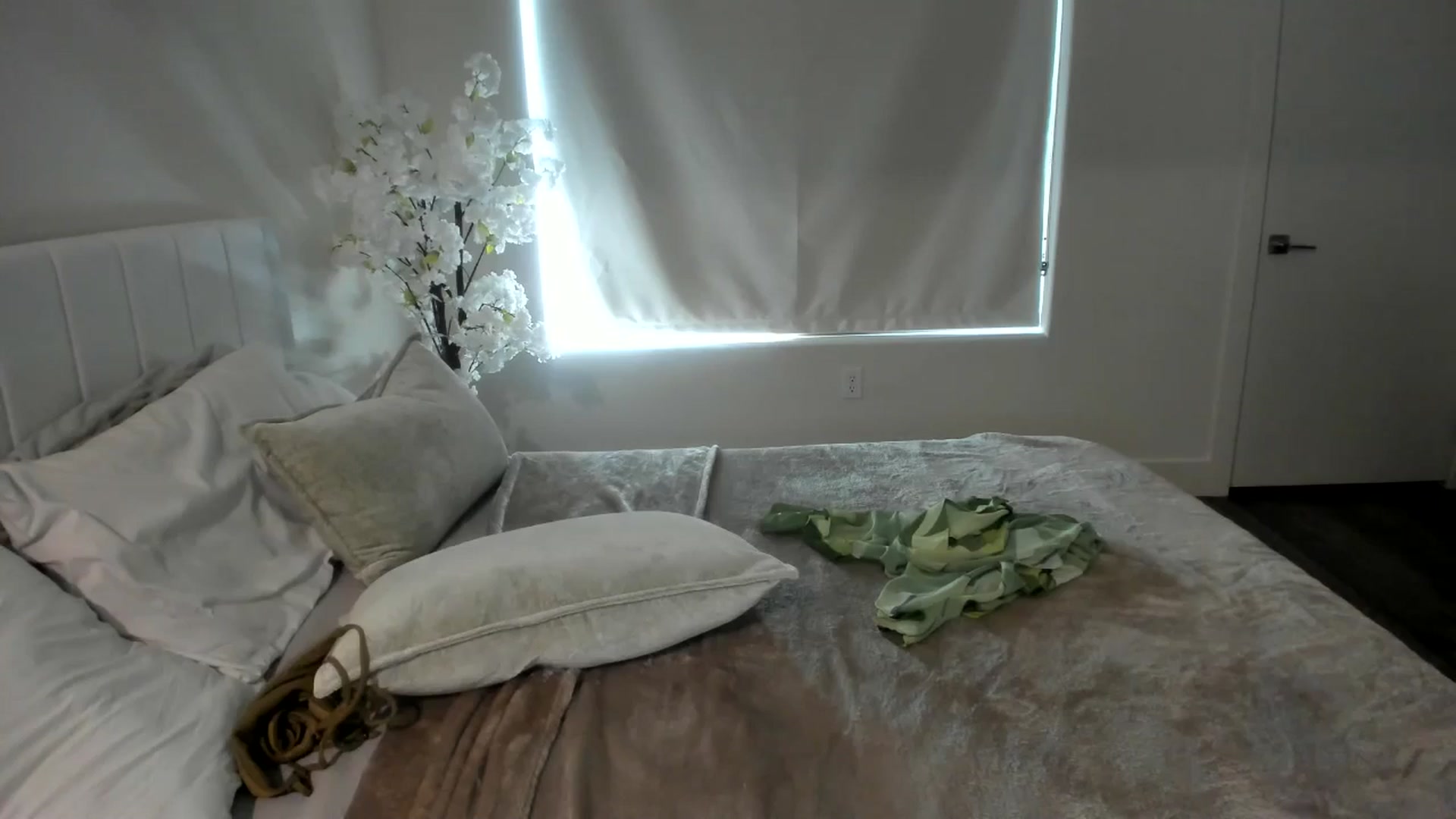 Gallery image thumbnail from Goddess_Jaz's myfreecams stream on, 05/14/2025, 24:24 image 16 of 20