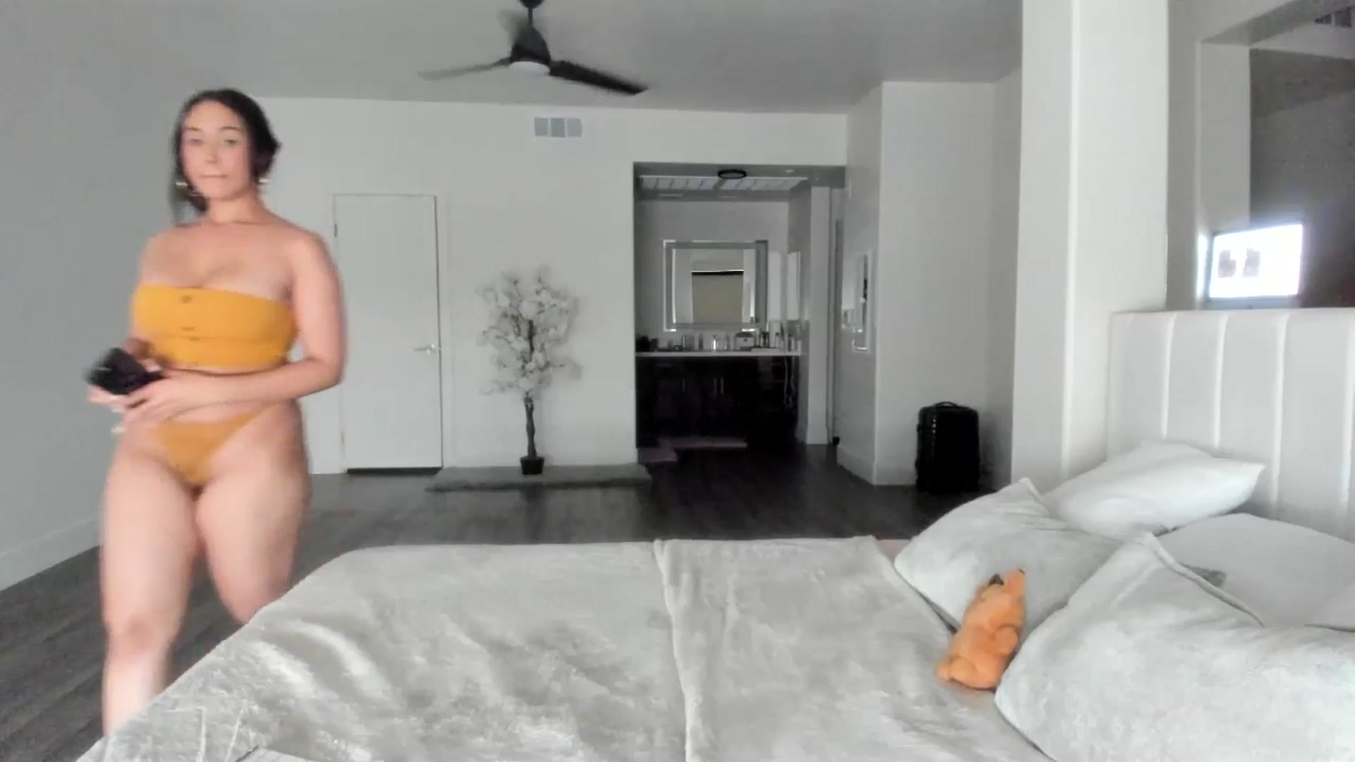 Gallery image thumbnail from Goddess_Jaz's myfreecams stream on, 04/01/2026, 24:15 image 19 of 20