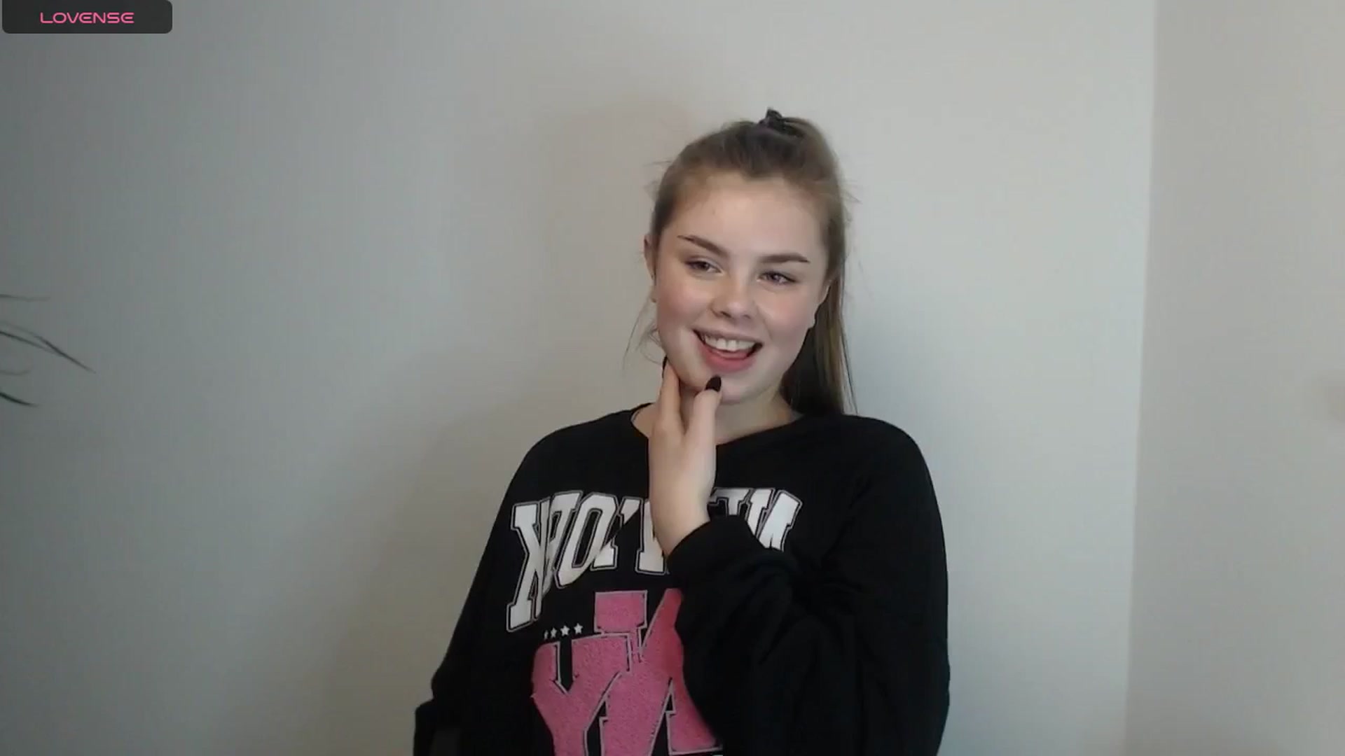 Gallery image thumbnail from Goddess_amour's myfreecams stream on, 03/18/2024, 15:47 image 6 of 20