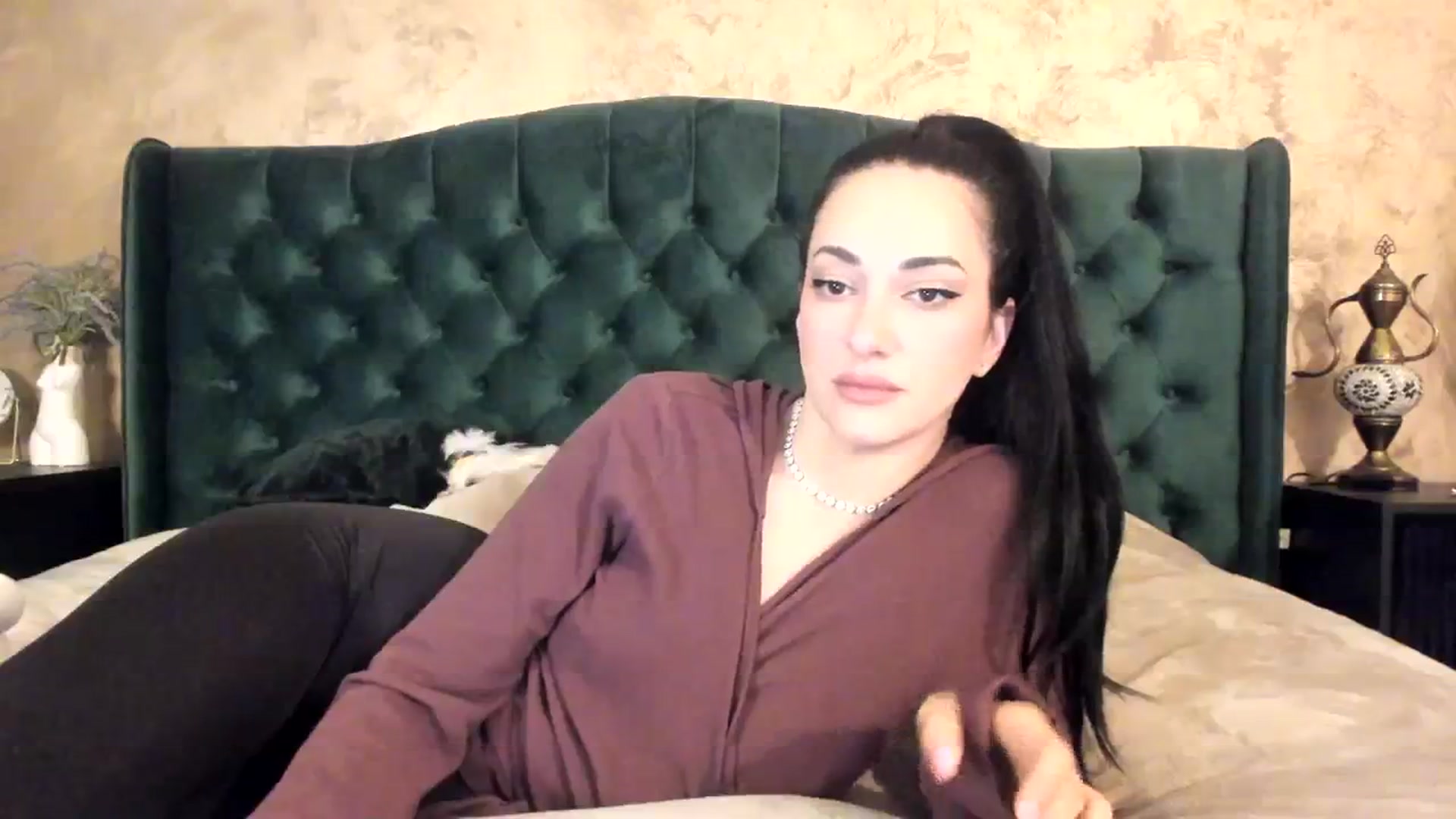 Gallery image thumbnail from Goddesss's myfreecams stream on, 04/05/2024, 10:09 image 16 of 20