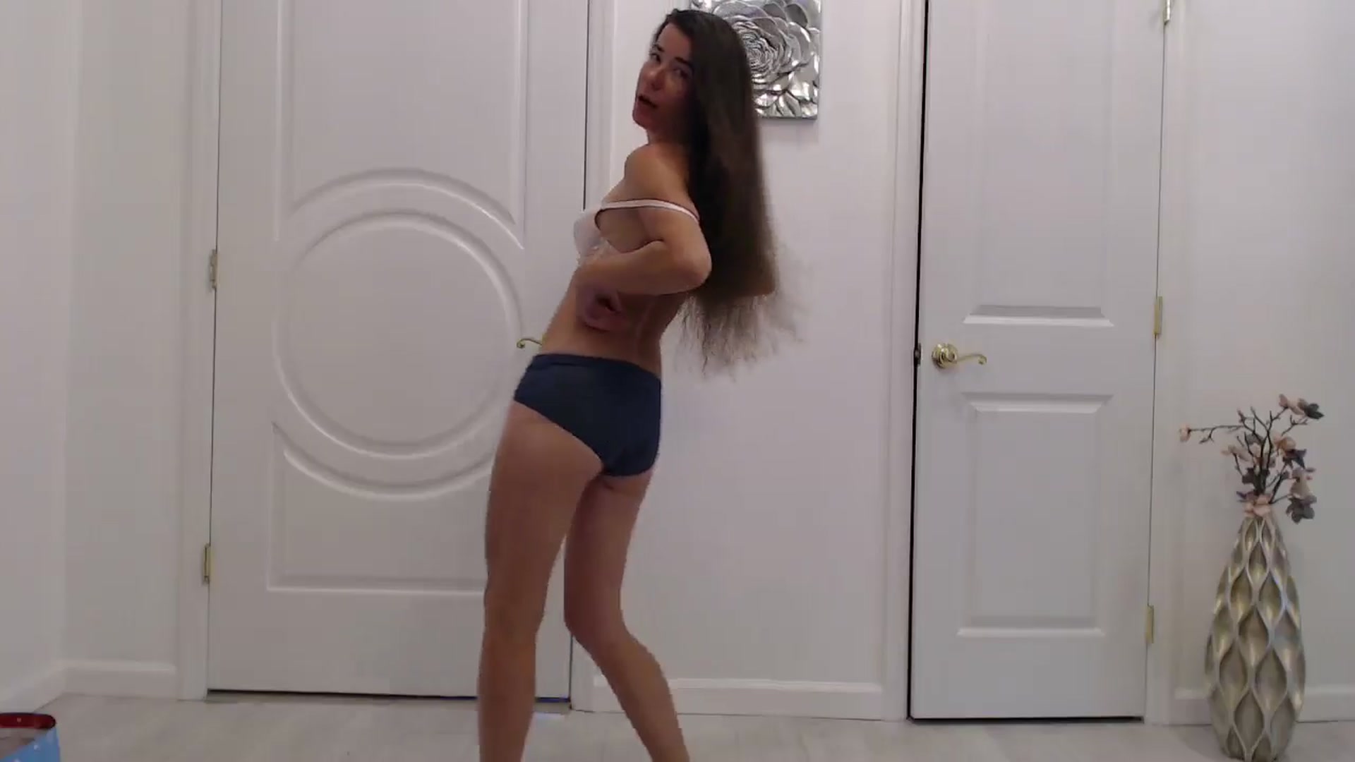 Gallery image thumbnail from Godiva6's myfreecams stream on, 04/29/2025, 23:06 image 17 of 20
