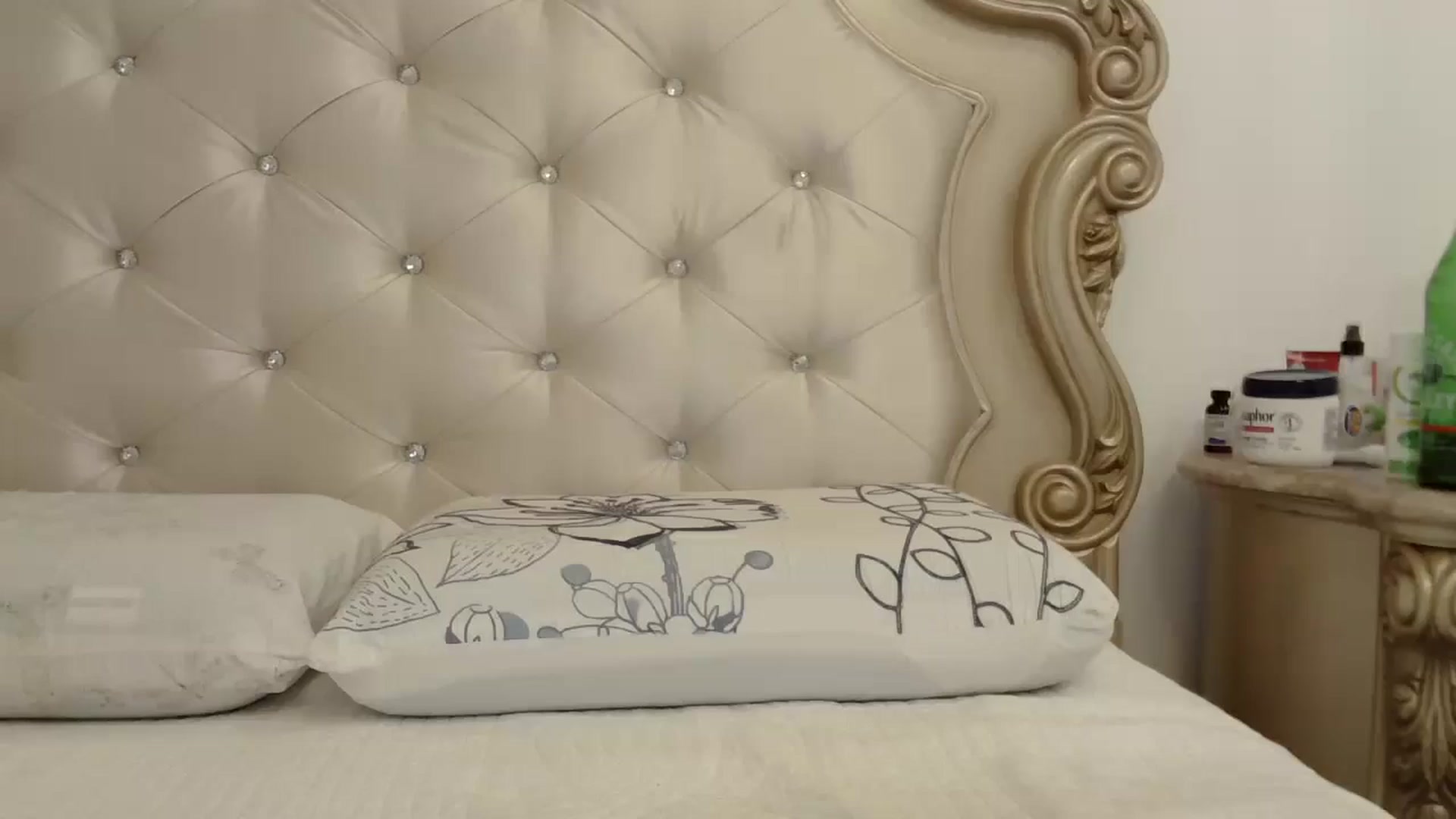 Gallery image thumbnail from Godiva6's myfreecams stream on, 12/18/2025, 24:19 image 12 of 20