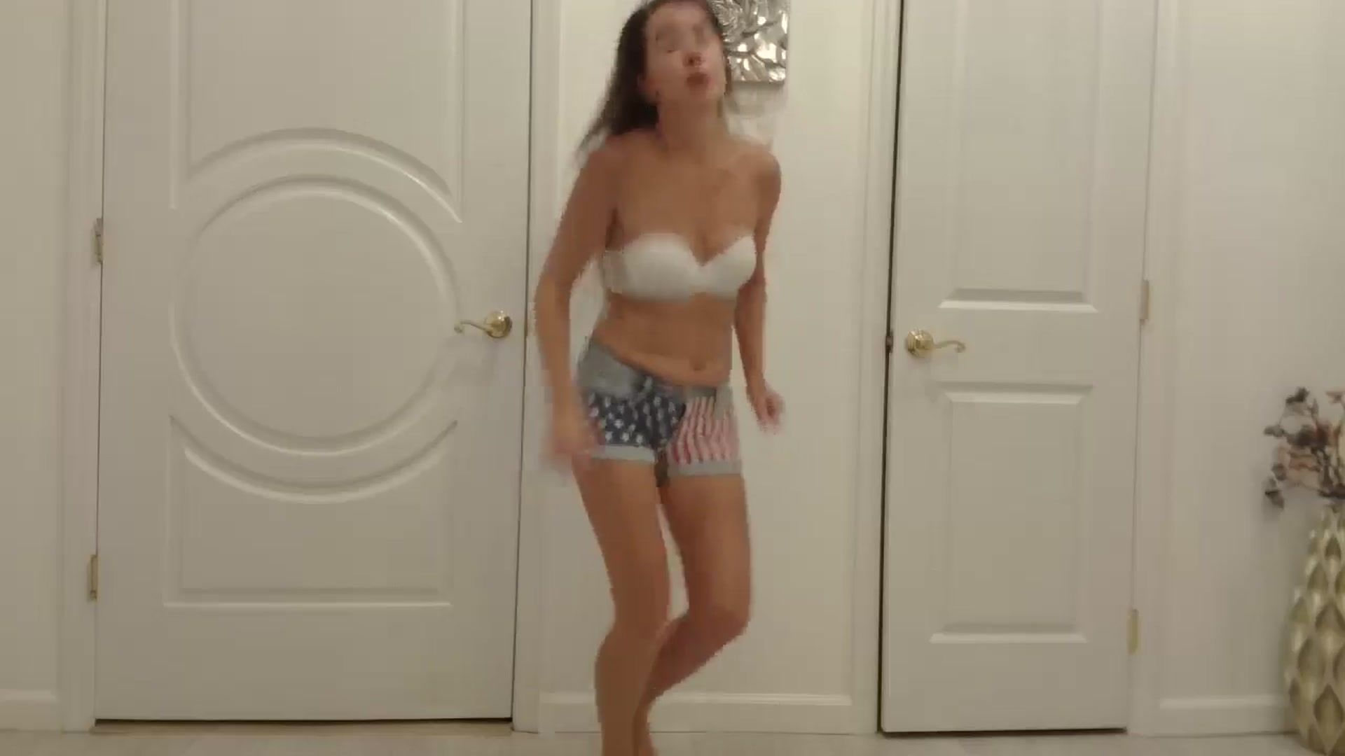 Gallery image thumbnail from Godiva6's myfreecams stream on, 12/19/2025, 24:04 image 4 of 20