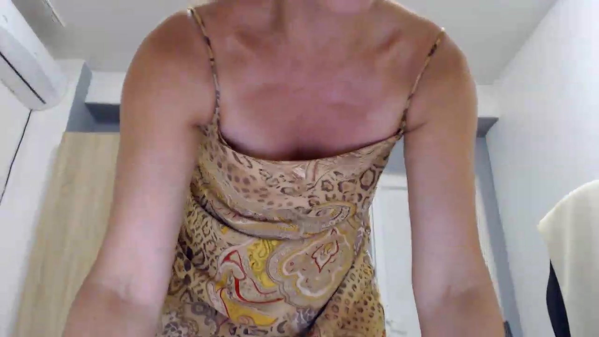 Gallery image thumbnail from Godiva6's myfreecams stream on, 07/06/2026, 19:48 image 9 of 20