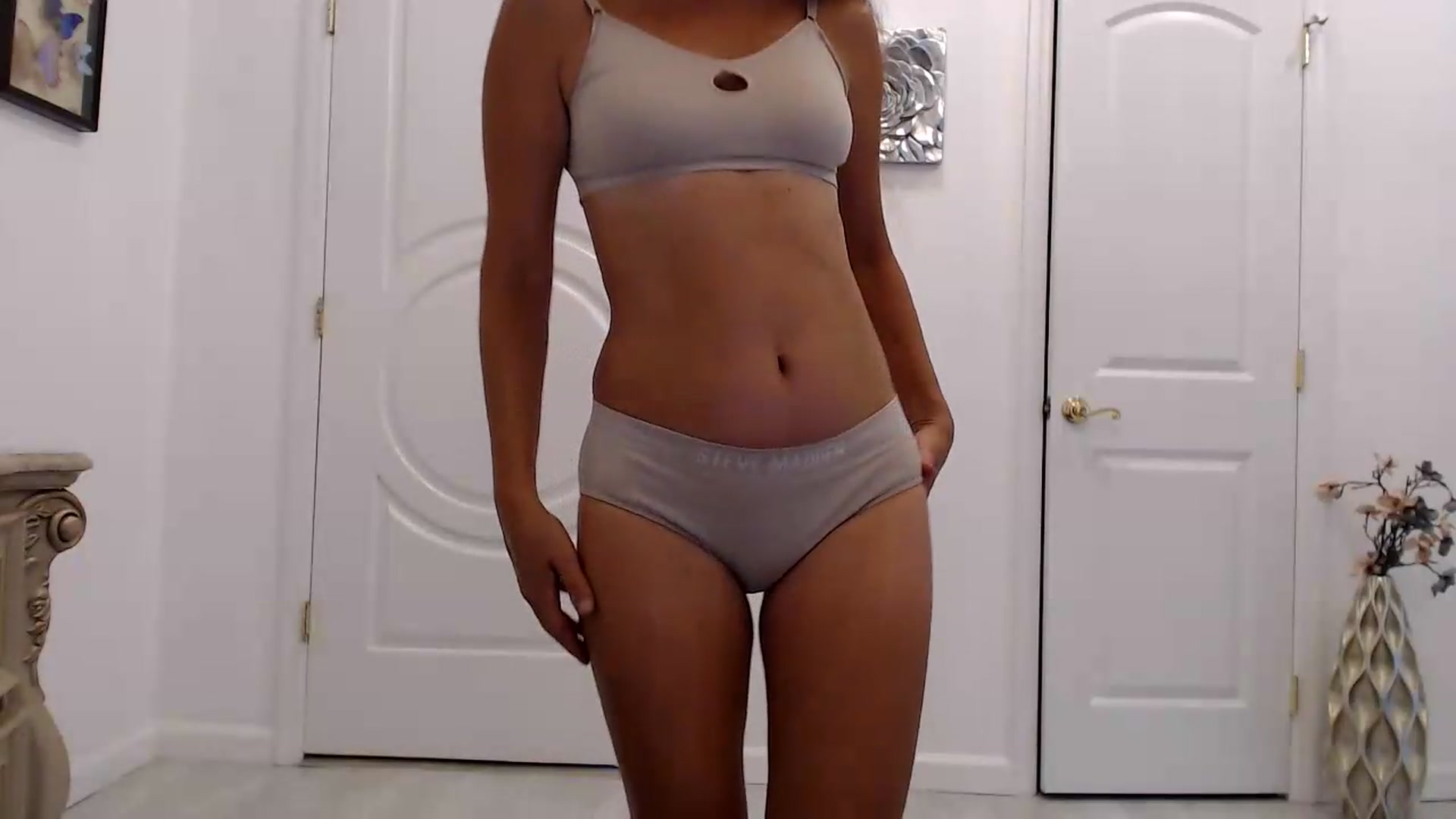 Gallery image thumbnail from Godiva6's myfreecams stream on, 07/21/2026, 23:27 image 9 of 20