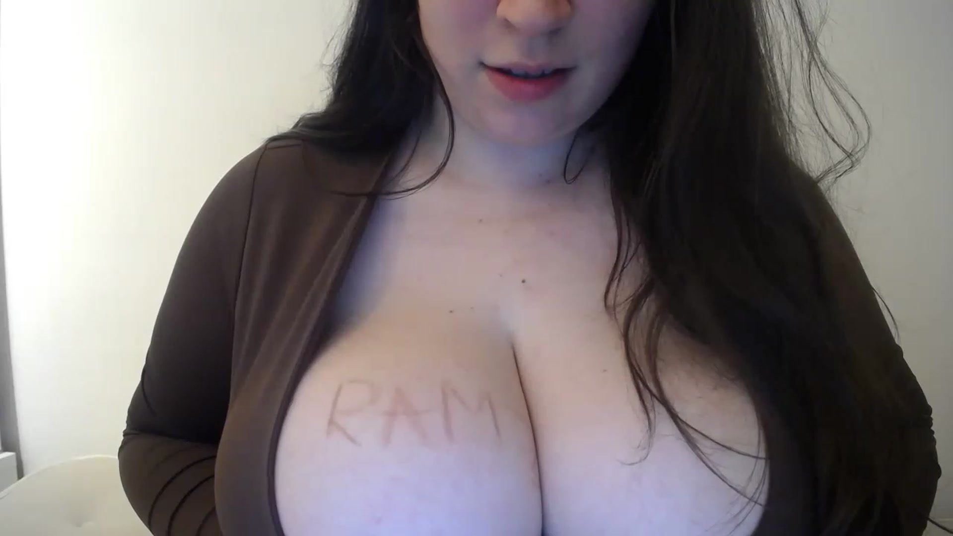 Gallery image thumbnail from Golacteriiosa's myfreecams stream on, 12/10/2022, 24:10 image 2 of 20