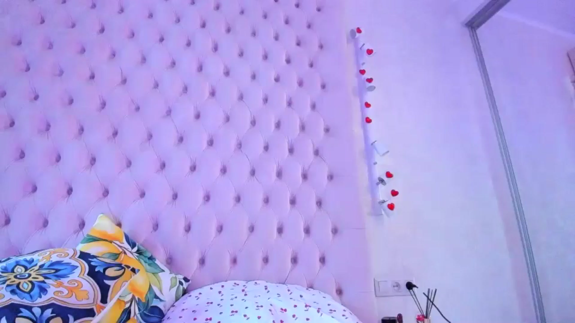 Gallery image thumbnail from GoldGirl__'s myfreecams stream on, 09/19/2025, 06:50 image 1 of 20
