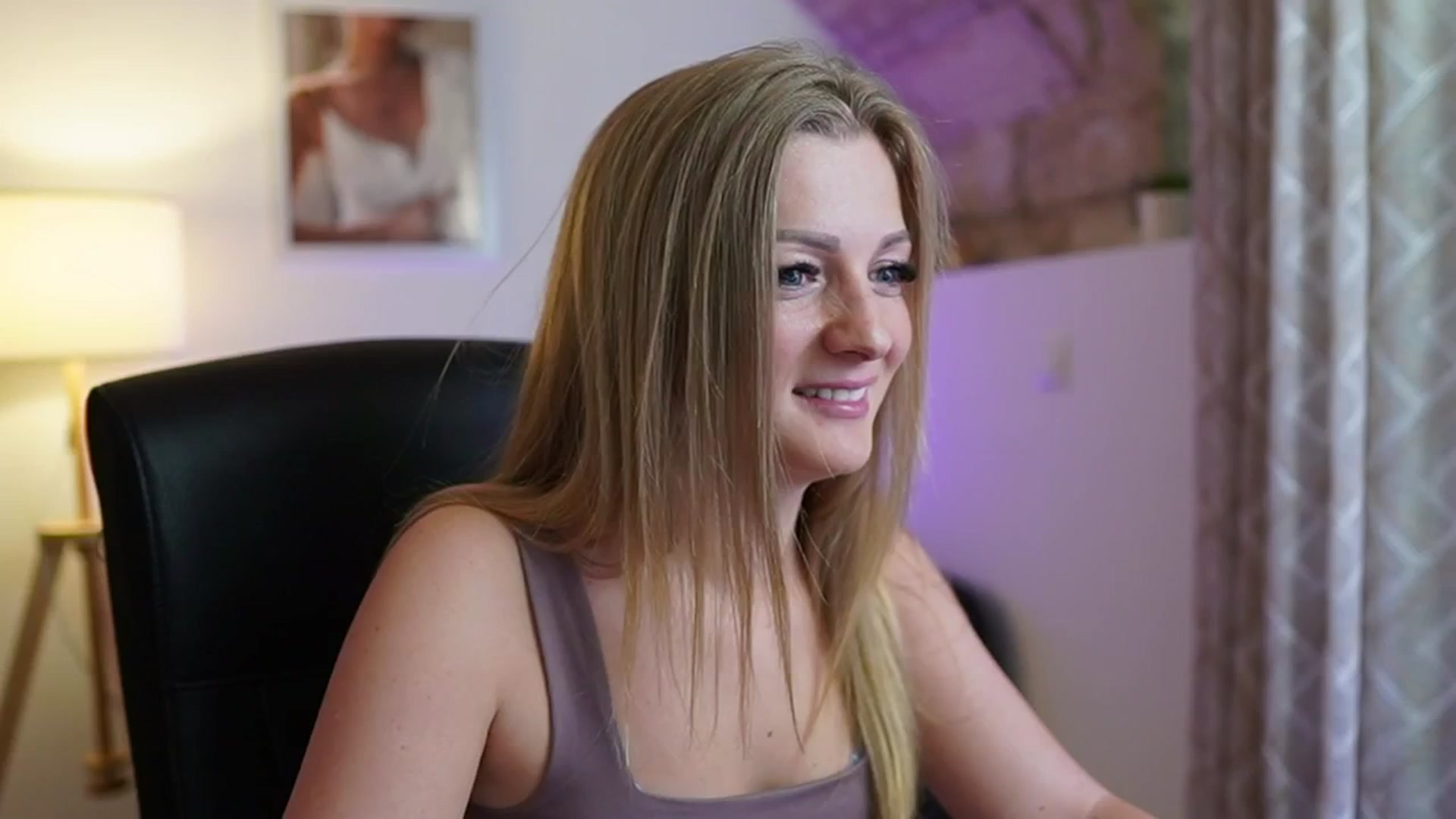 Gallery image thumbnail from Gold__blond's myfreecams stream on, 09/20/2025, 14:47 image 9 of 20