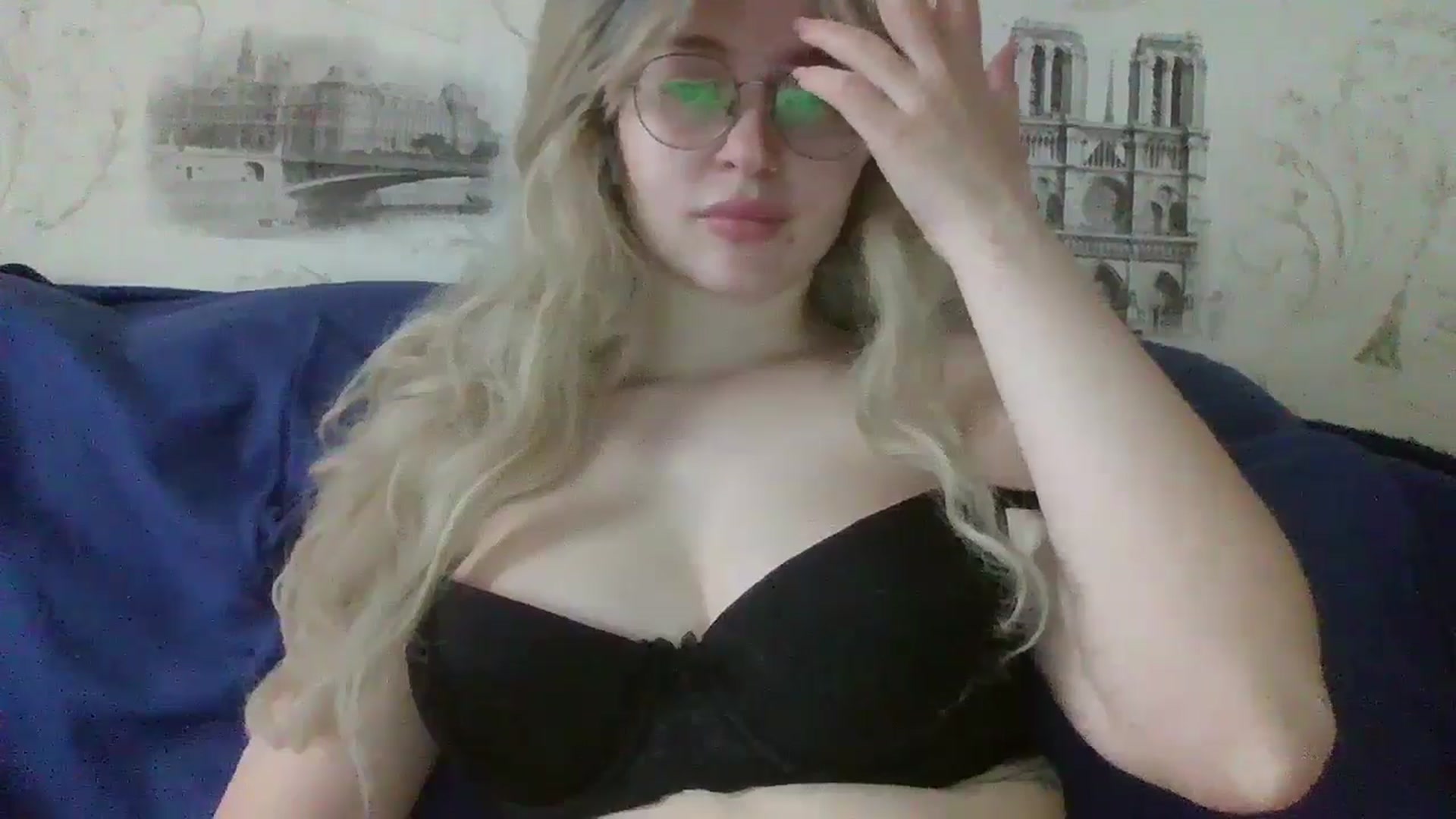 Gallery image thumbnail from Gold_girll's myfreecams stream on, 04/08/2026, 10:24 image 15 of 20