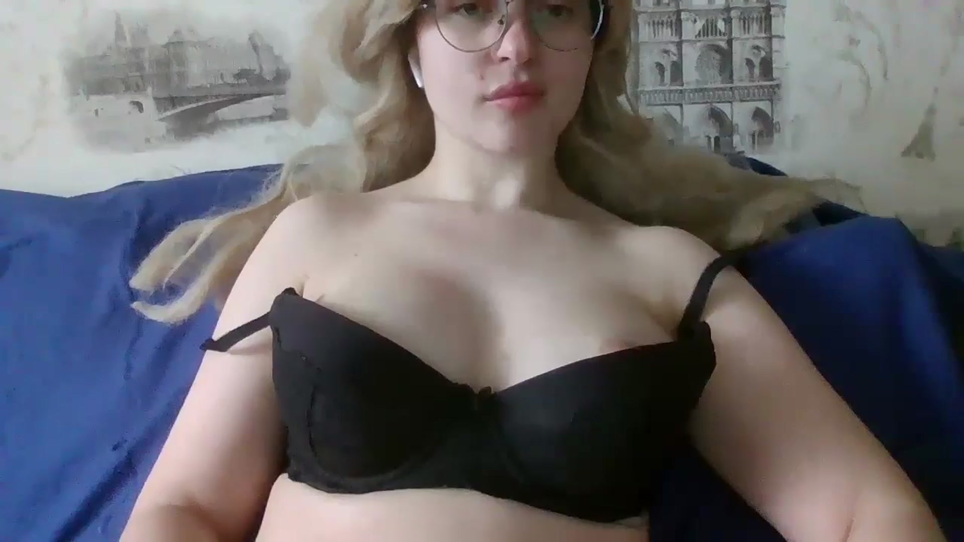 Gallery image thumbnail from Gold_girll's myfreecams stream on, 04/17/2026, 10:37 image 2 of 20
