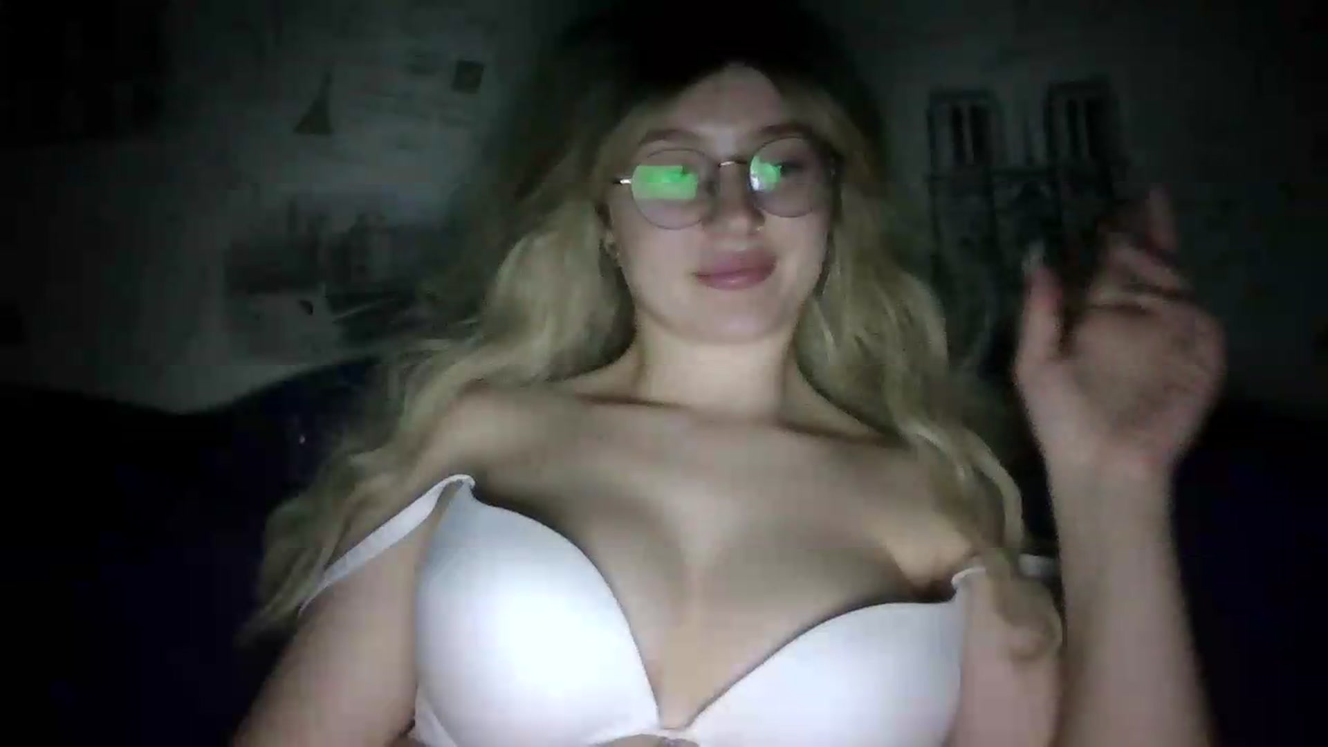 Gallery image thumbnail from Gold_girll's myfreecams stream on, 05/18/2026, 18:52 image 16 of 20