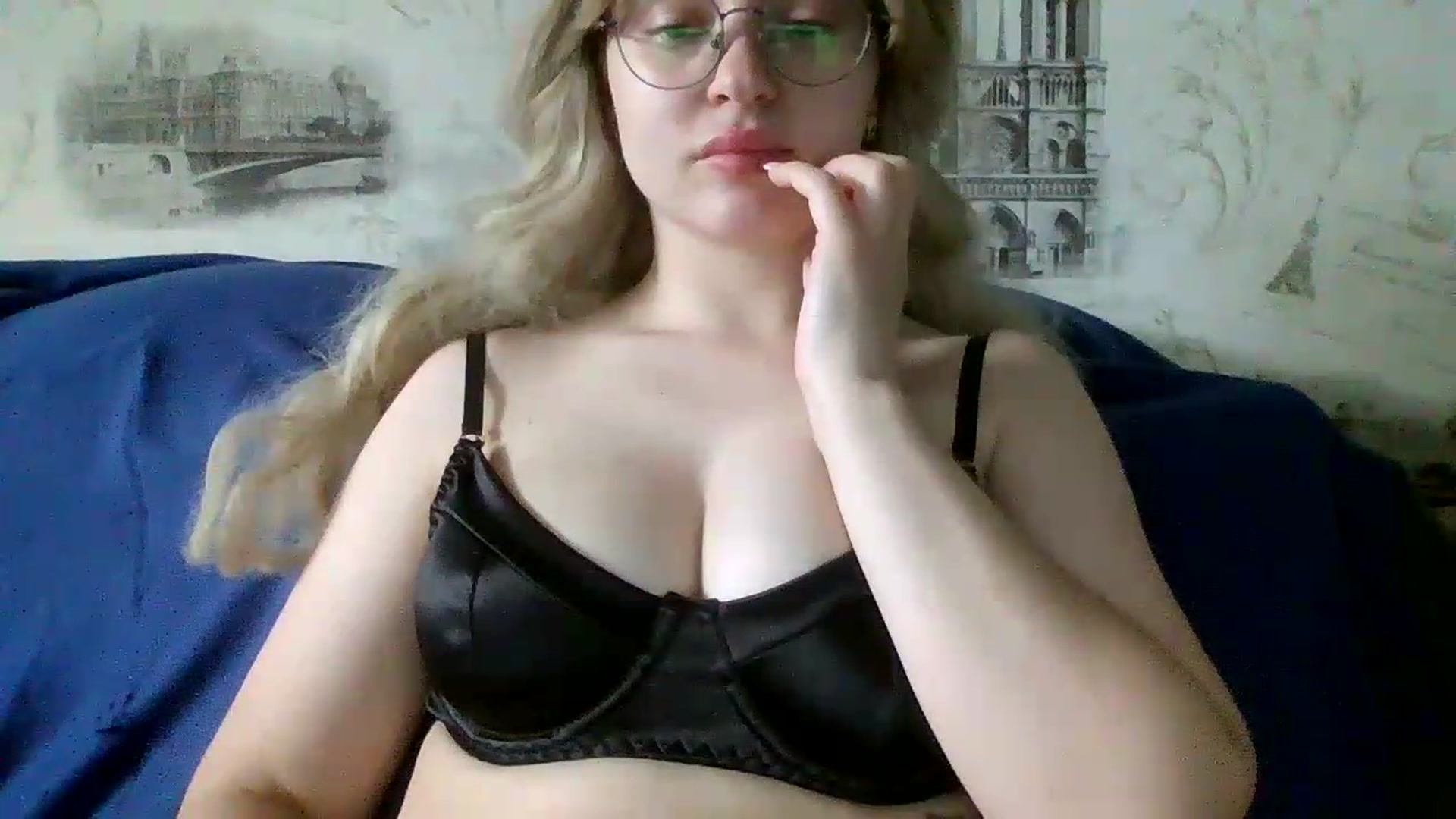 Gallery image thumbnail from Gold_girll's myfreecams stream on, 05/27/2026, 08:20 image 2 of 20