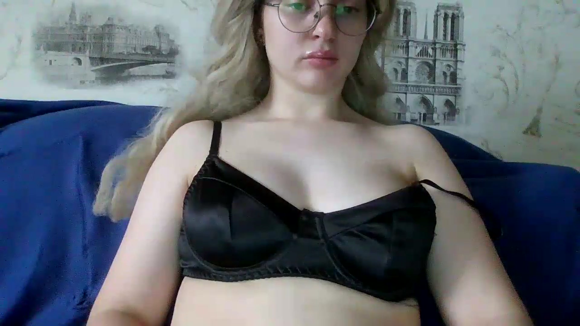 Gallery image thumbnail from Gold_girll's myfreecams stream on, 05/27/2026, 08:20 image 18 of 20