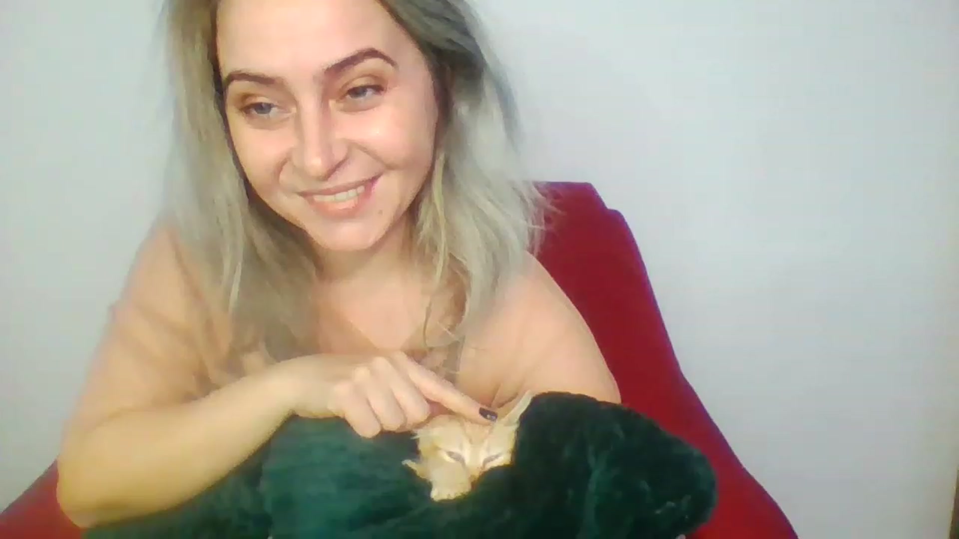 Gallery image thumbnail from GoldenGirl4U1's myfreecams stream on, 11/19/2022, 14:58 image 7 of 20
