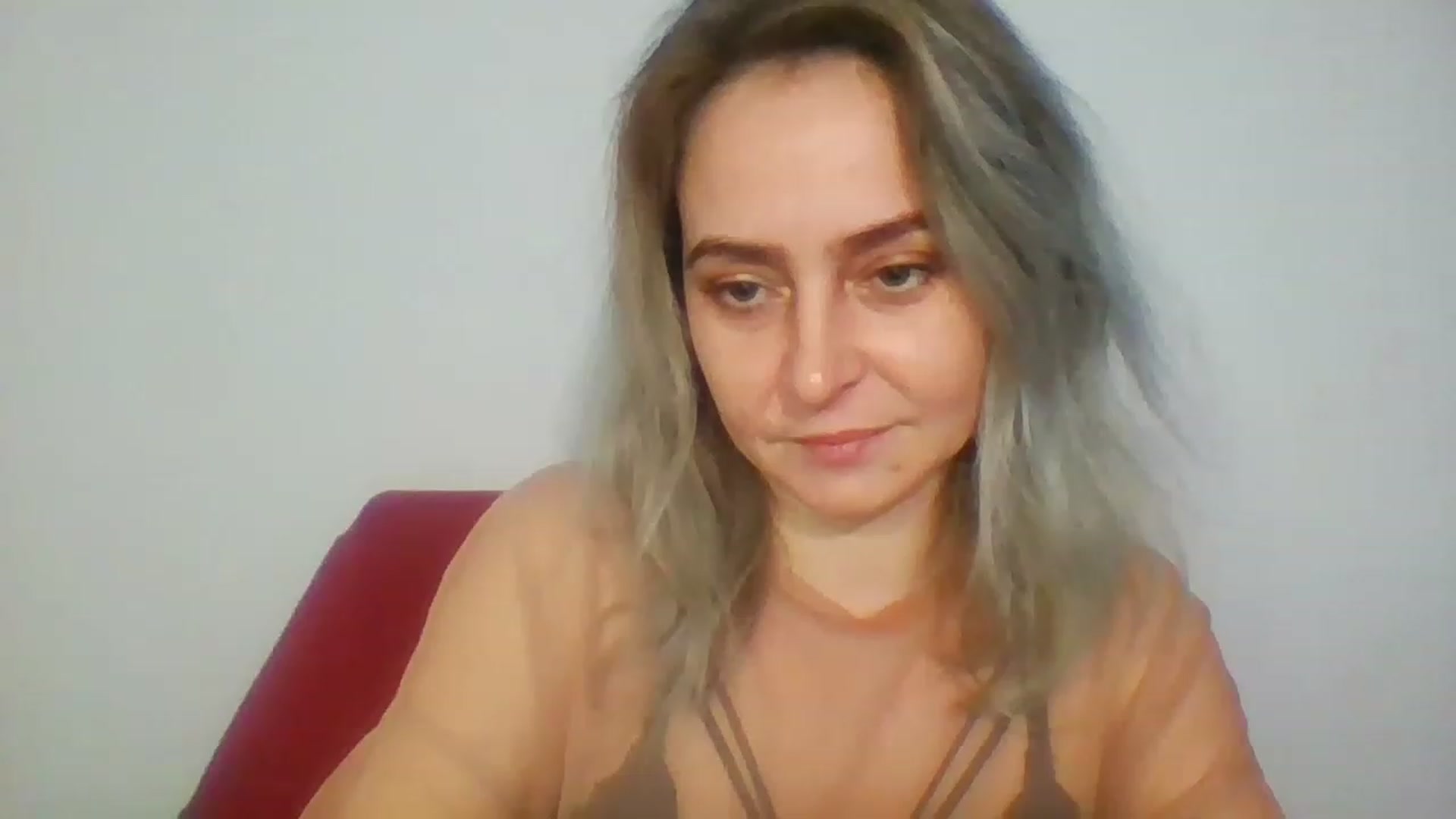 Gallery image thumbnail from GoldenGirl4U1's myfreecams stream on, 11/19/2022, 14:58 image 10 of 20