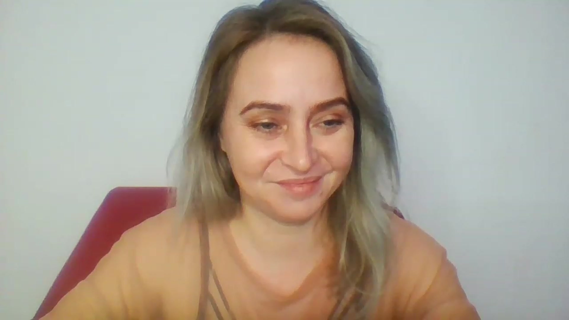 Gallery image thumbnail from GoldenGirl4U1's myfreecams stream on, 11/19/2022, 16:36 image 16 of 20