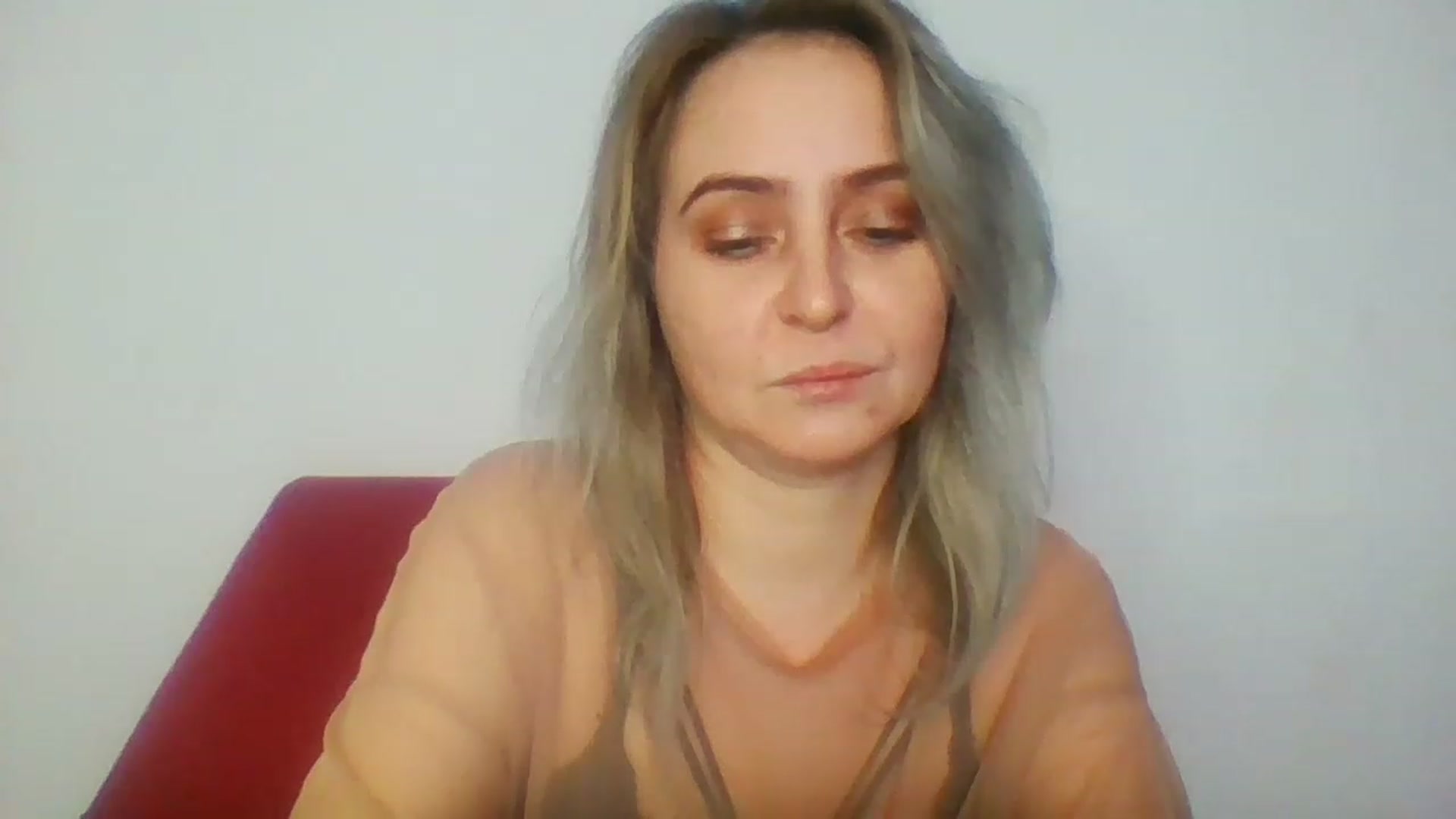 Gallery image thumbnail from GoldenGirl4U1's myfreecams stream on, 11/19/2022, 16:36 image 18 of 20