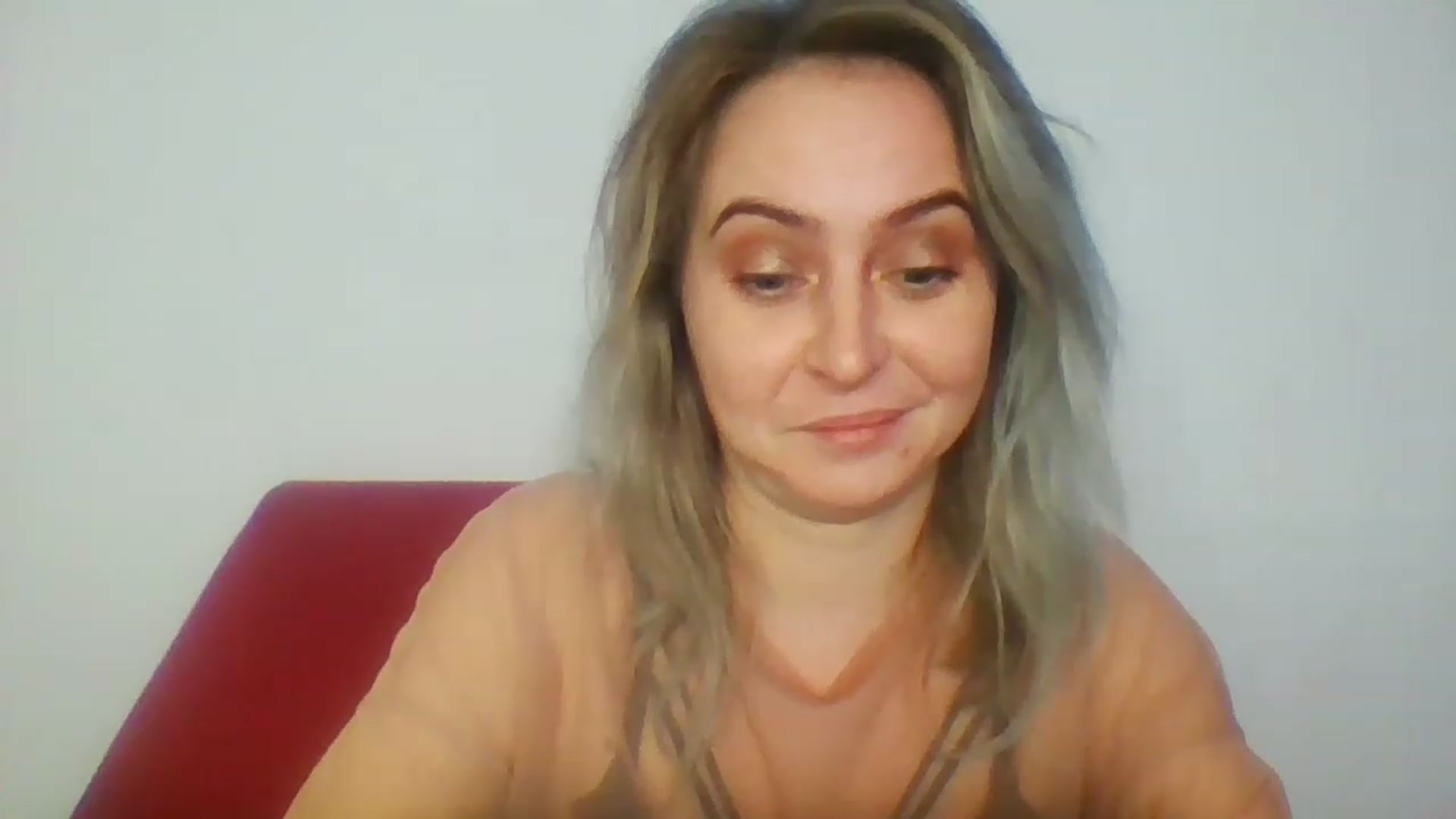 Gallery image thumbnail from GoldenGirl4U1's myfreecams stream on, 11/19/2022, 16:36 image 19 of 20