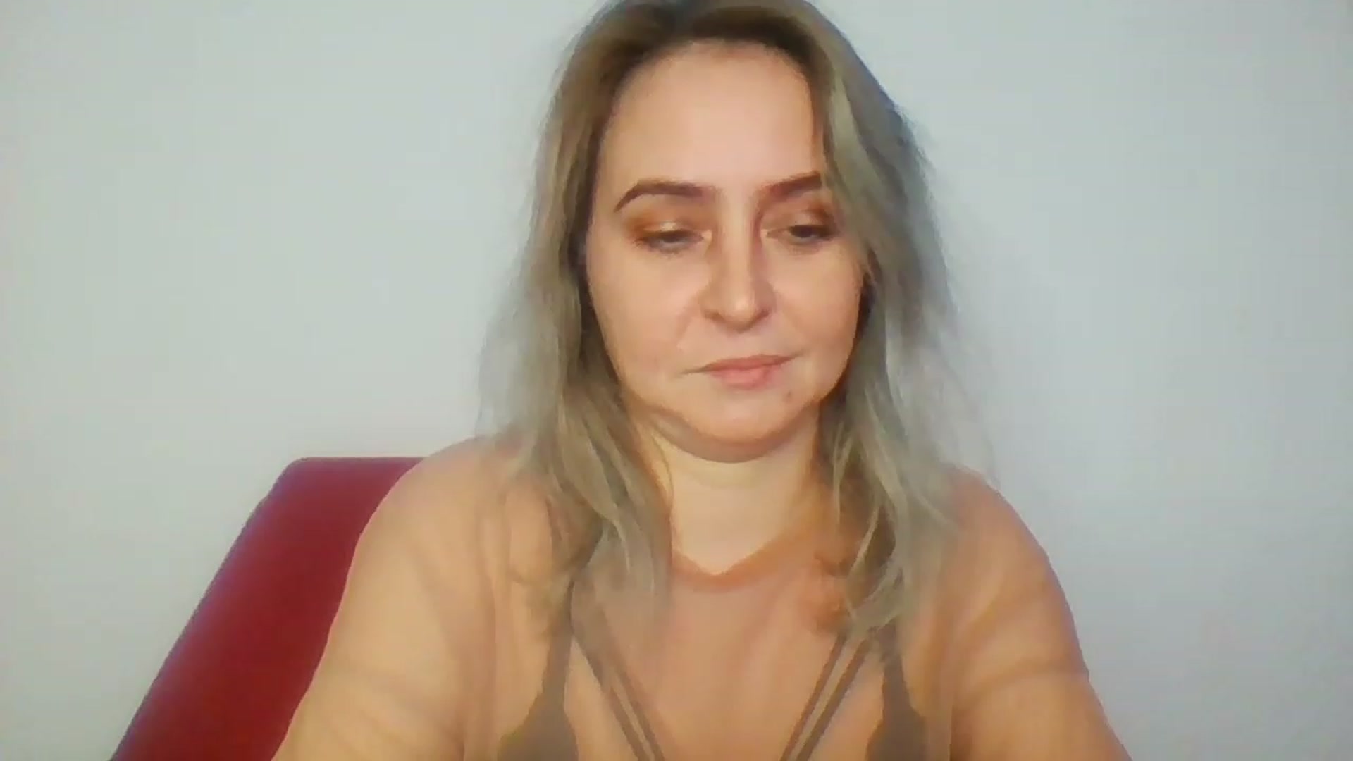 Gallery image thumbnail from GoldenGirl4U1's myfreecams stream on, 11/19/2022, 16:36 image 1 of 20