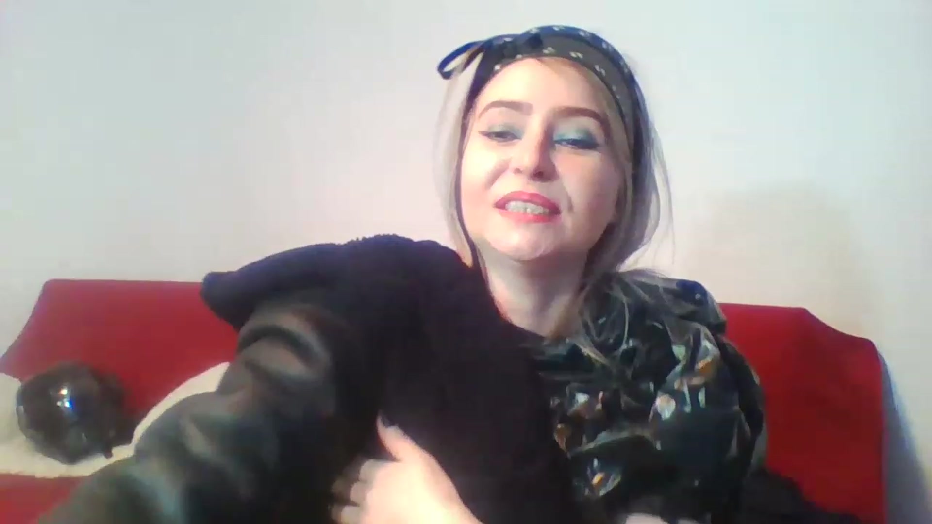 Gallery image thumbnail from GoldenGirl4U1's myfreecams stream on, 11/26/2022, 16:57 image 8 of 20