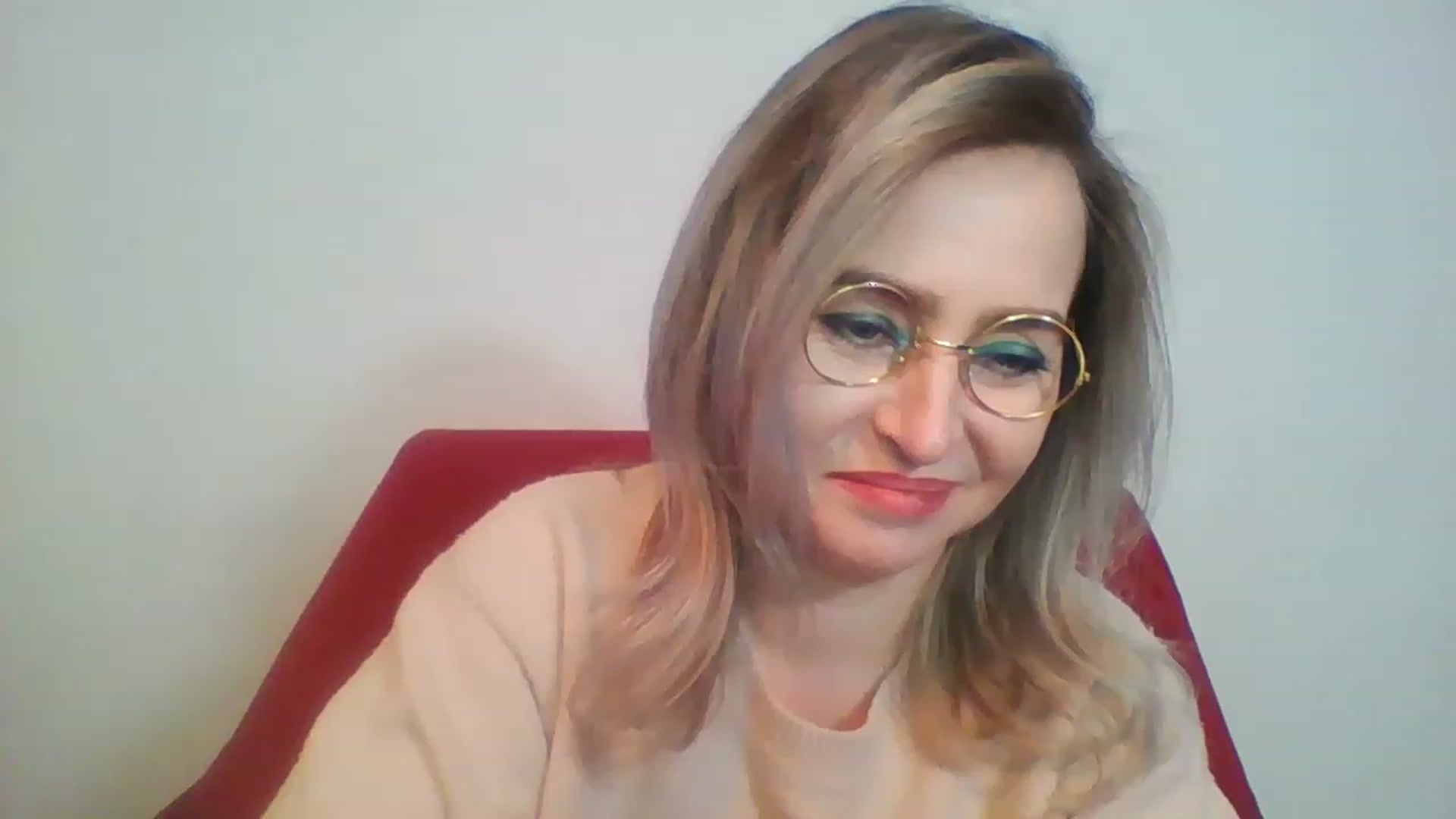 Gallery image thumbnail from GoldenGirl4U1's myfreecams stream on, 11/26/2022, 18:15 image 16 of 20