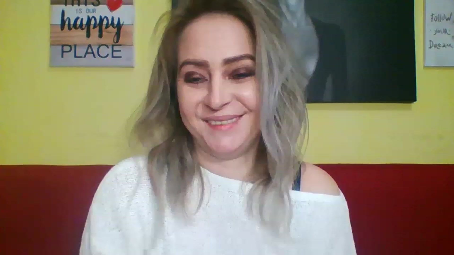 Gallery image thumbnail from GoldenGirl4U1's myfreecams stream on, 12/21/2022, 18:33 image 5 of 20