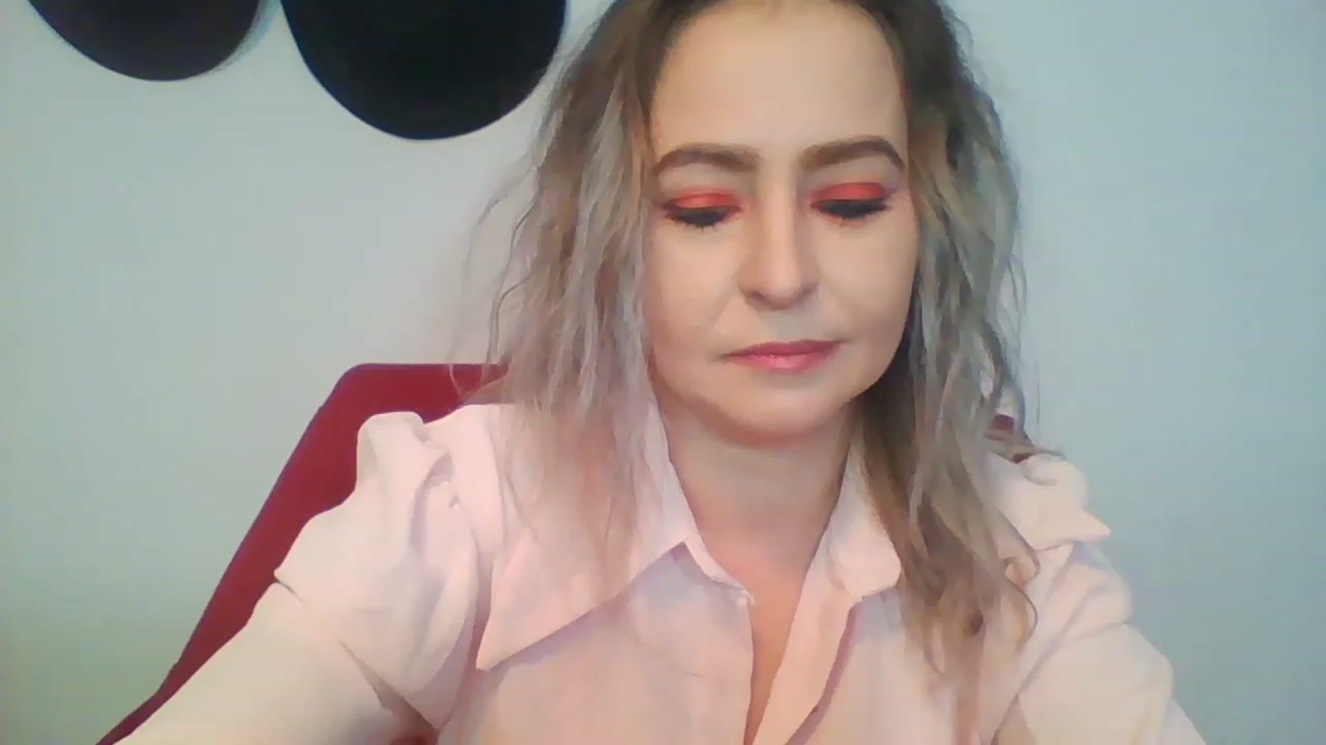 Gallery image thumbnail from GoldenGirl4U1's myfreecams stream on, 01/08/2023, 13:39 image 15 of 20