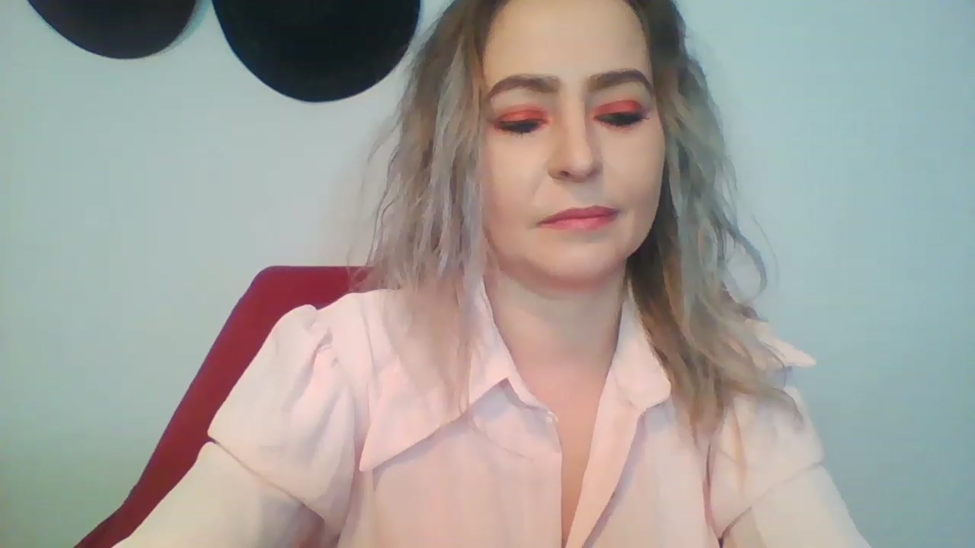 Gallery image thumbnail from GoldenGirl4U1's myfreecams stream on, 01/08/2023, 13:39 image 16 of 20